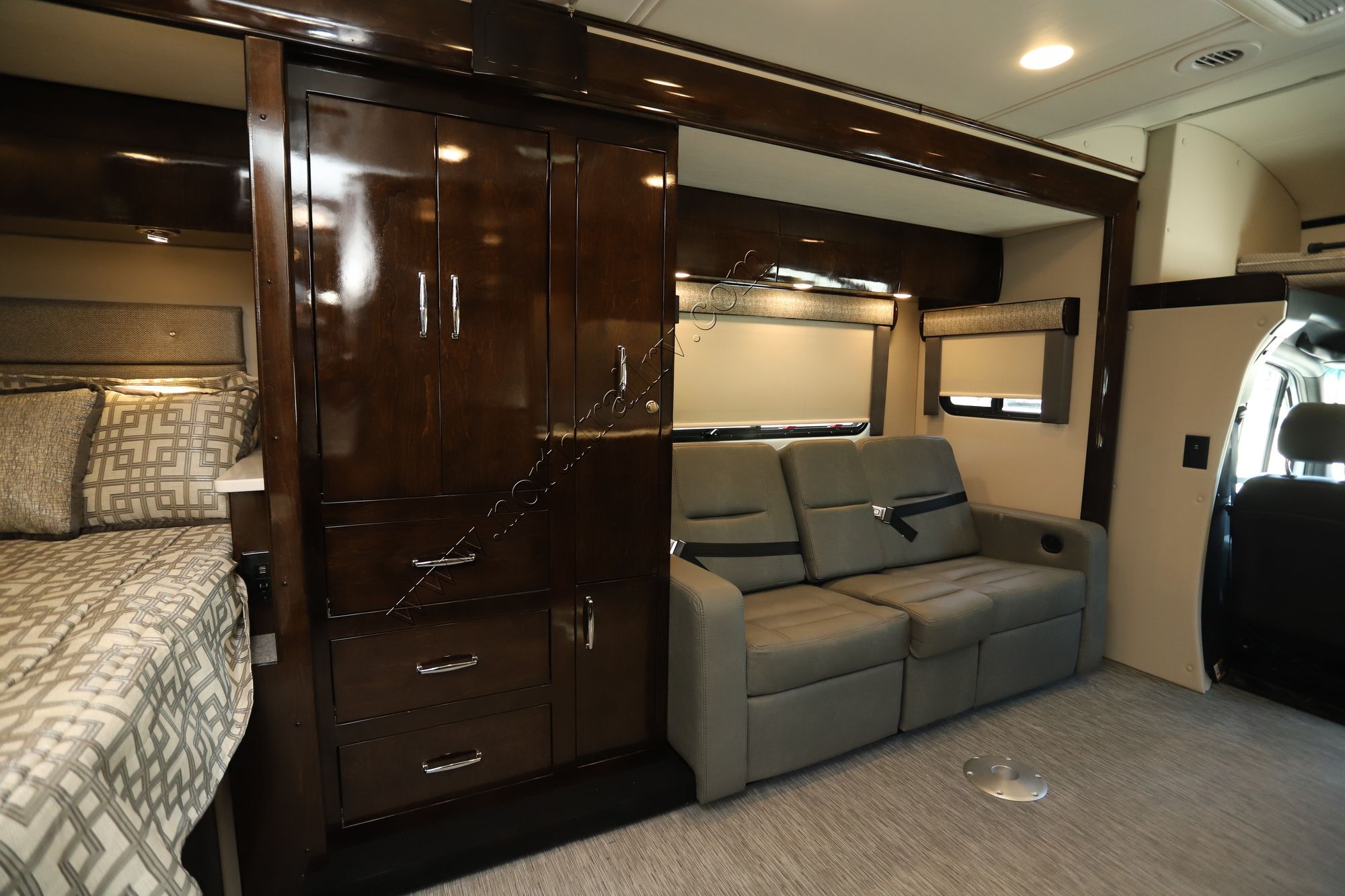 New 2022 Renegade Rv Vienna 25VFWC Class C  For Sale