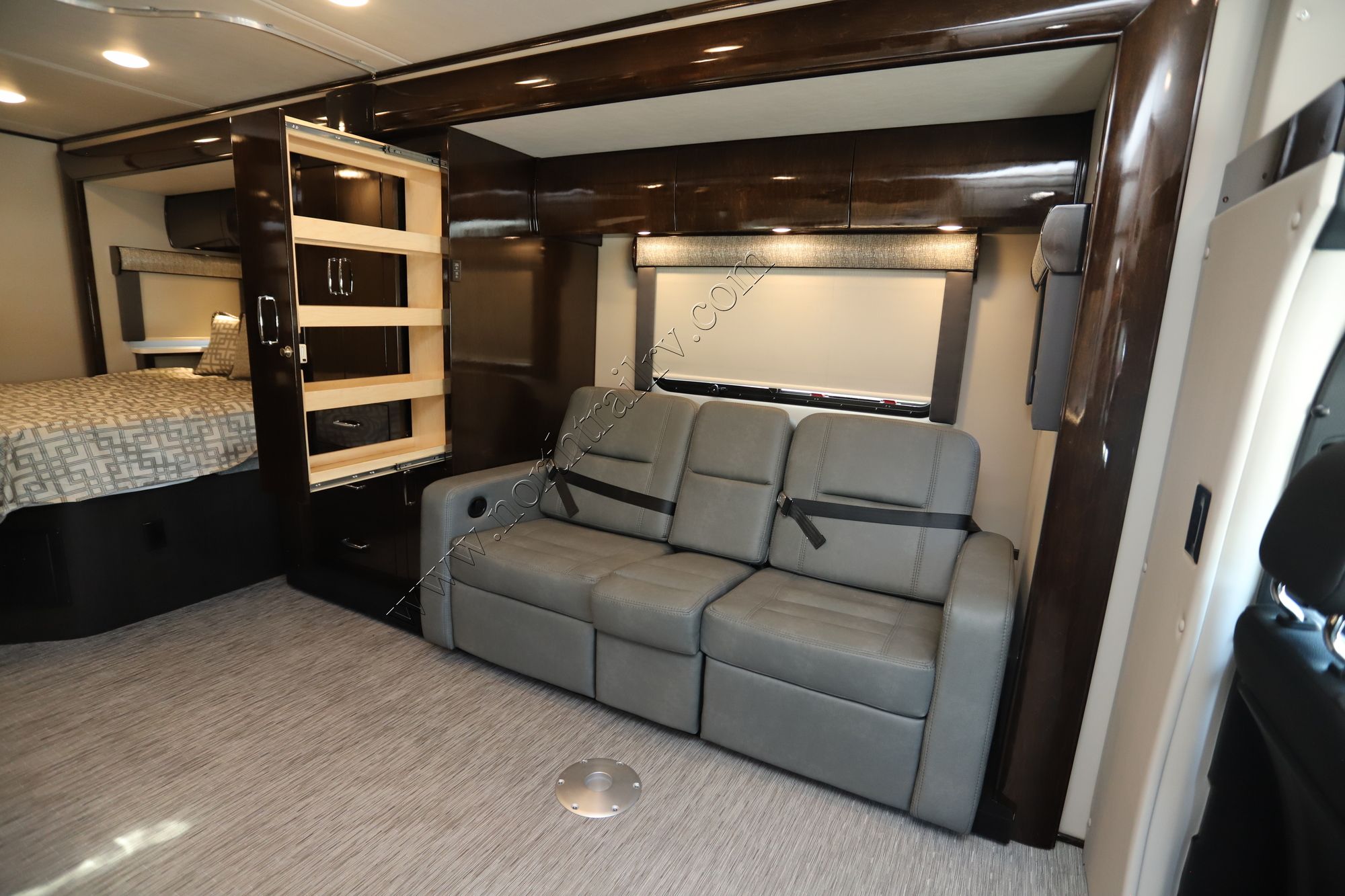 New 2022 Renegade Rv Vienna 25VFWC Class C  For Sale