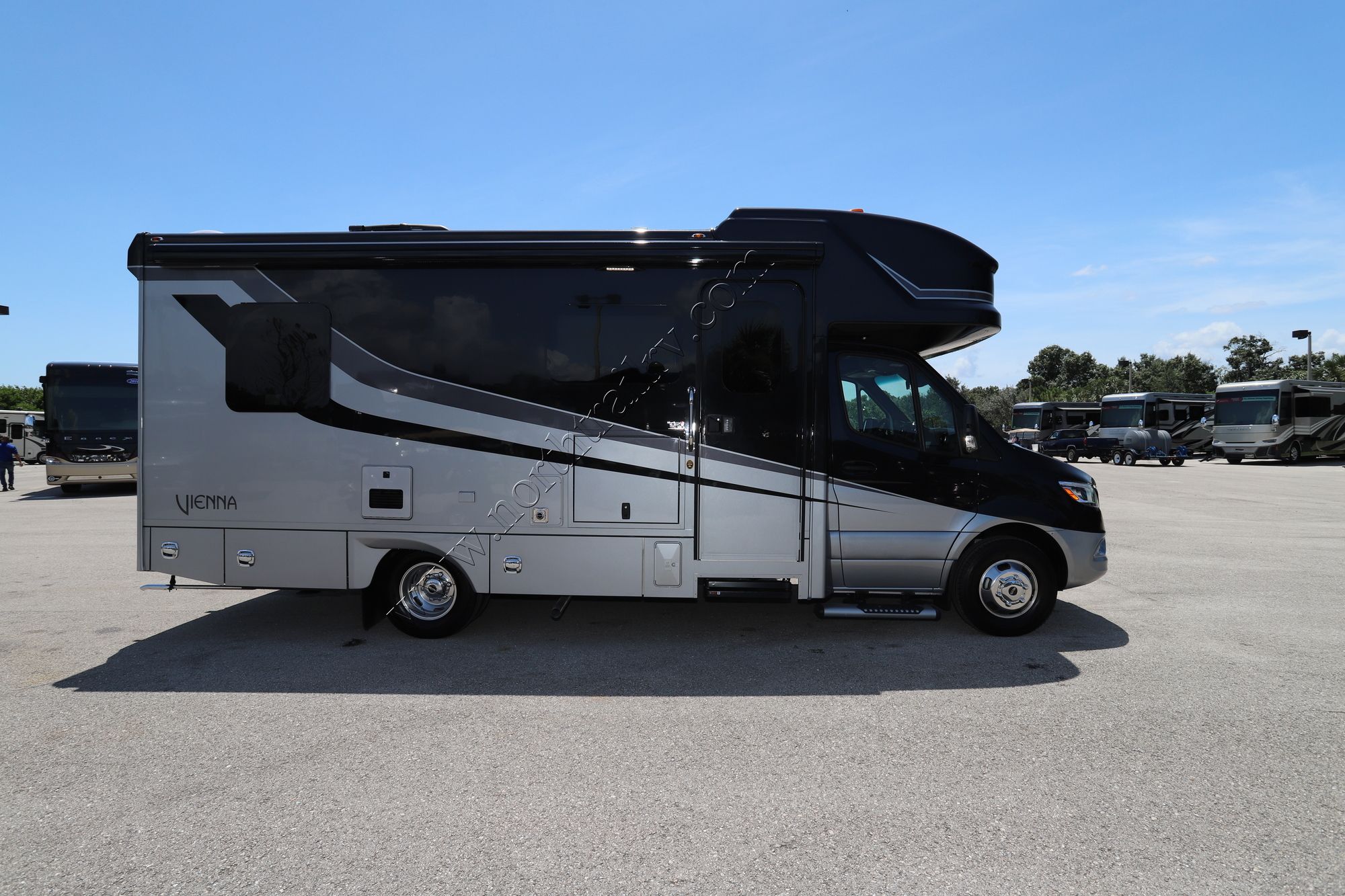 New 2022 Renegade Rv Vienna 25VFWC Class C  For Sale