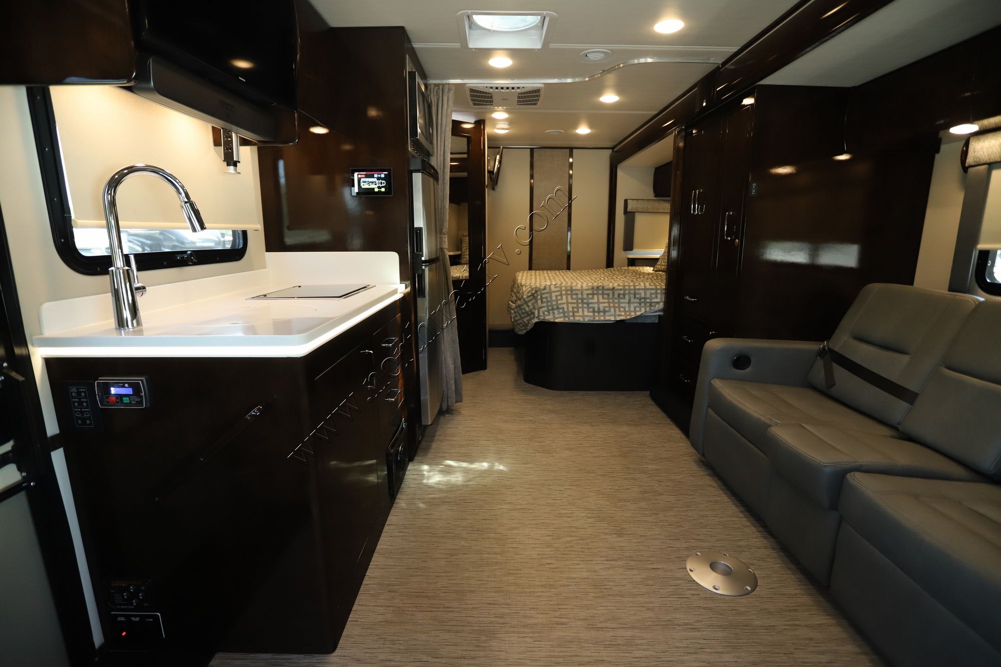 New 2022 Renegade Rv Vienna 25VFWC Class C  For Sale