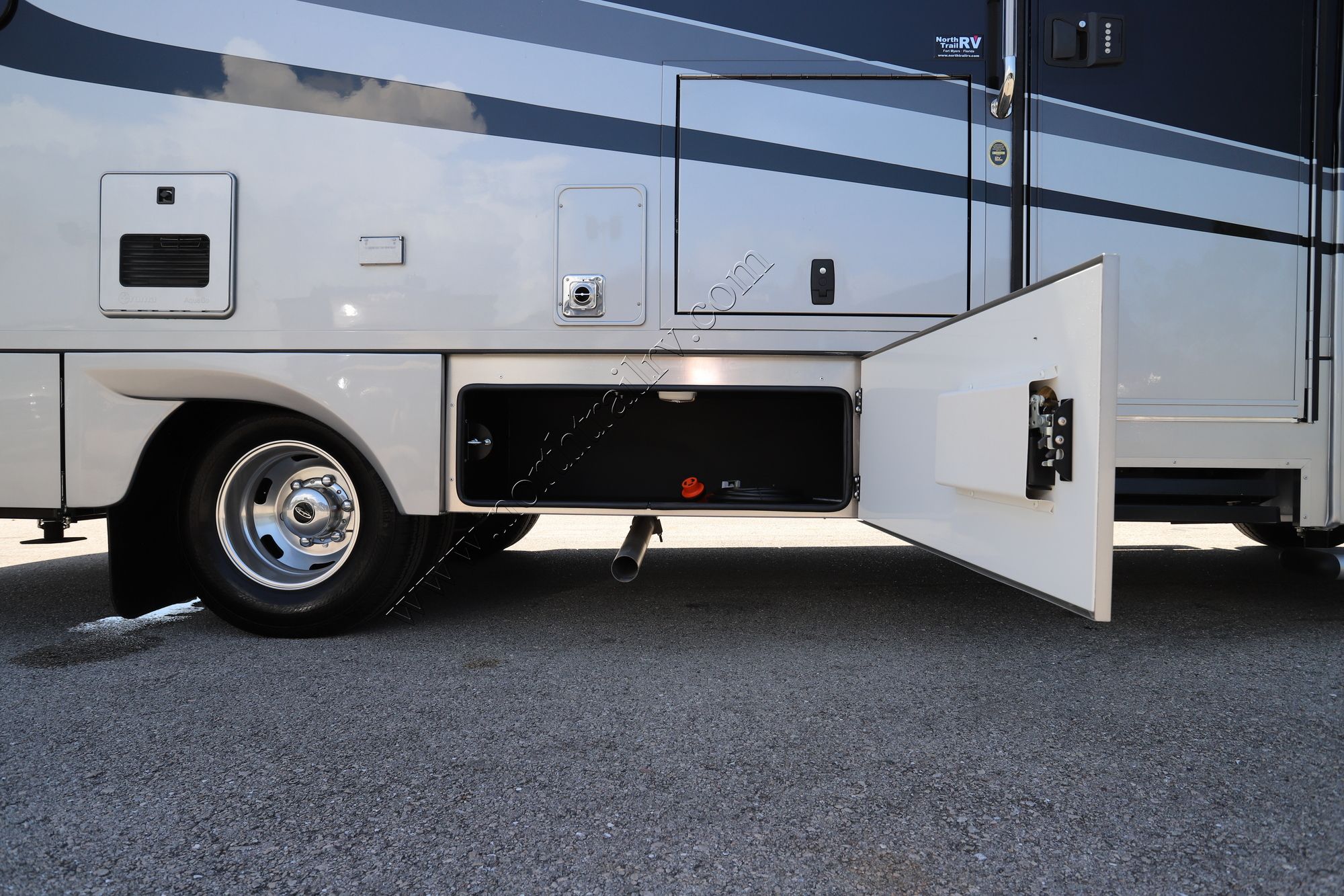 New 2022 Renegade Rv Vienna 25VFWC Class C  For Sale