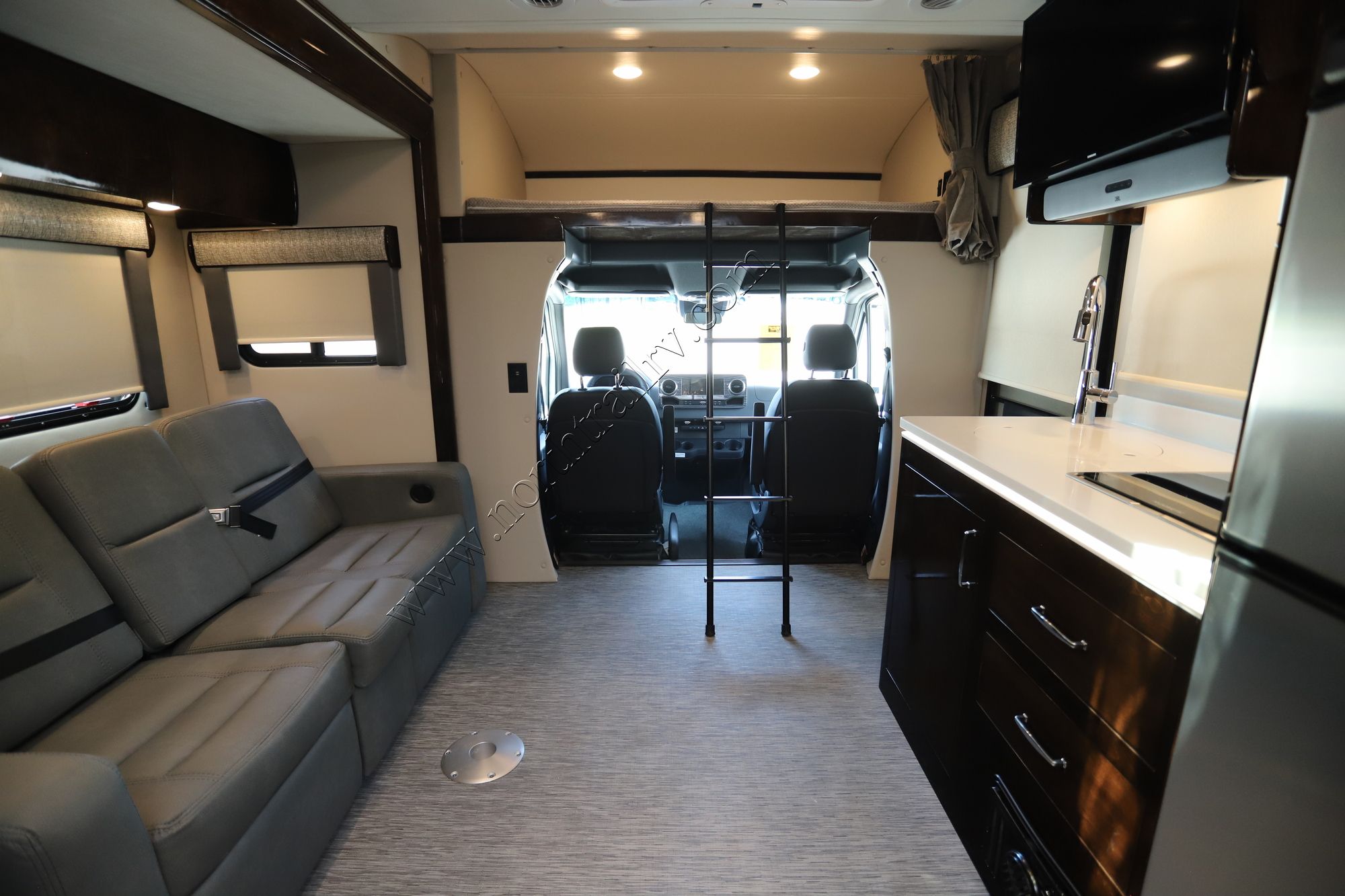 New 2022 Renegade Rv Vienna 25VFWC Class C  For Sale