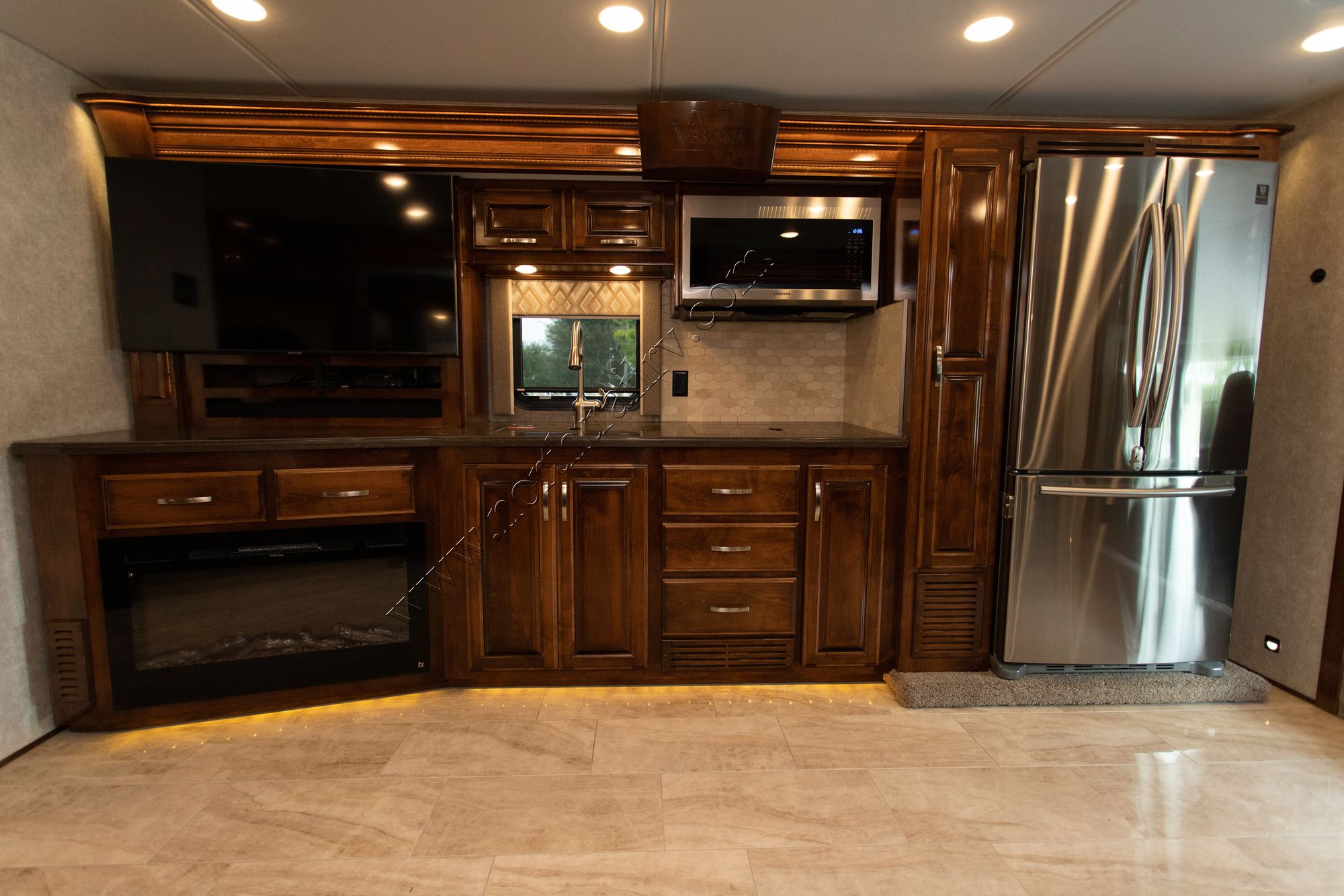 New 2022 Renegade Rv Verona Le 40LRB Super C  For Sale