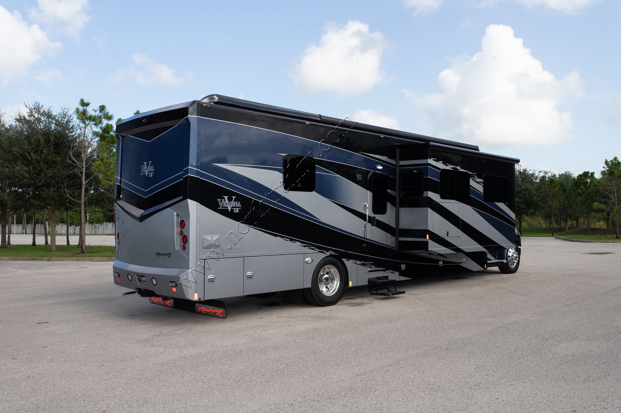 New 2022 Renegade Rv Verona Le 40LRB Super C  For Sale