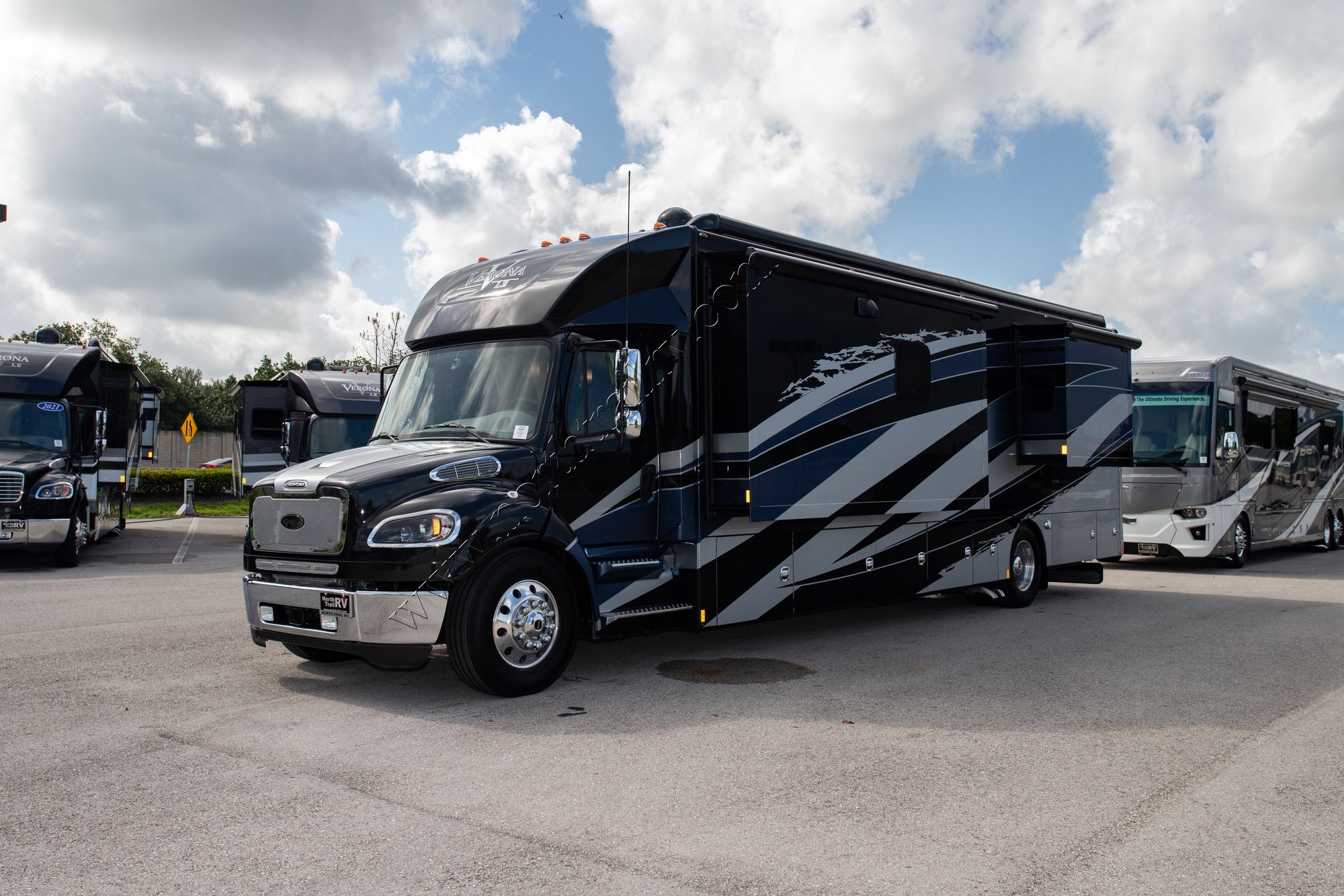 New 2022 Renegade Rv Verona Le 40LRB Super C  For Sale