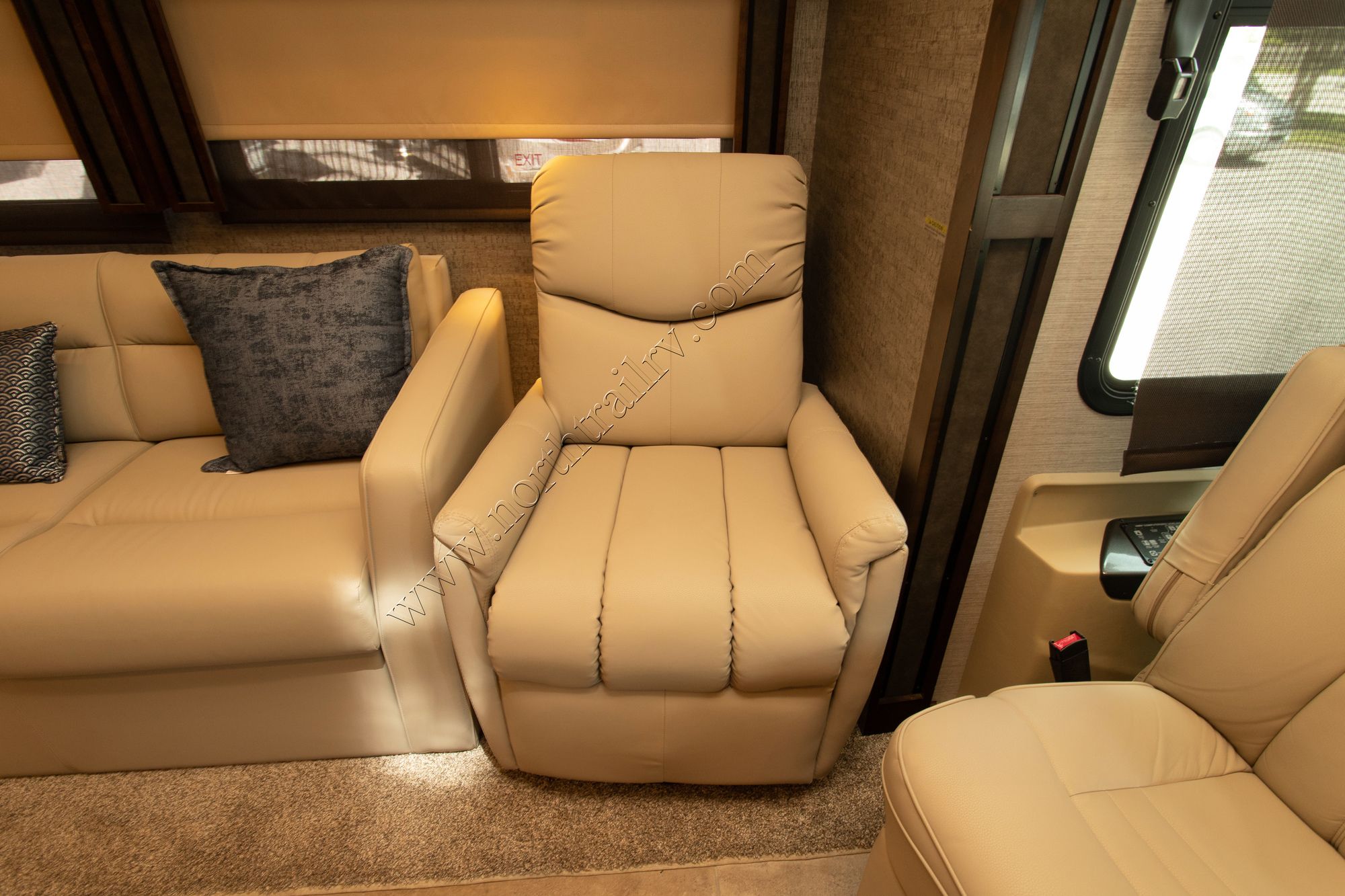 Used 2020 Tiffin Motor Homes Allegro Red 33AA Class A  For Sale