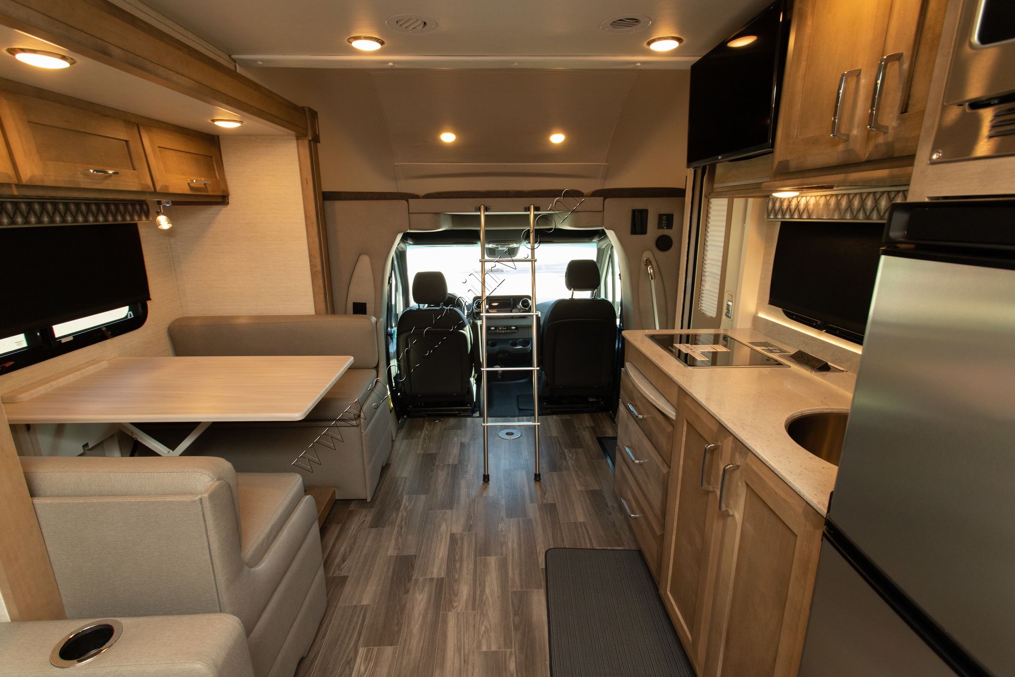 New 2022 Tiffin Motor Homes Wayfarer 25RW Class C  For Sale