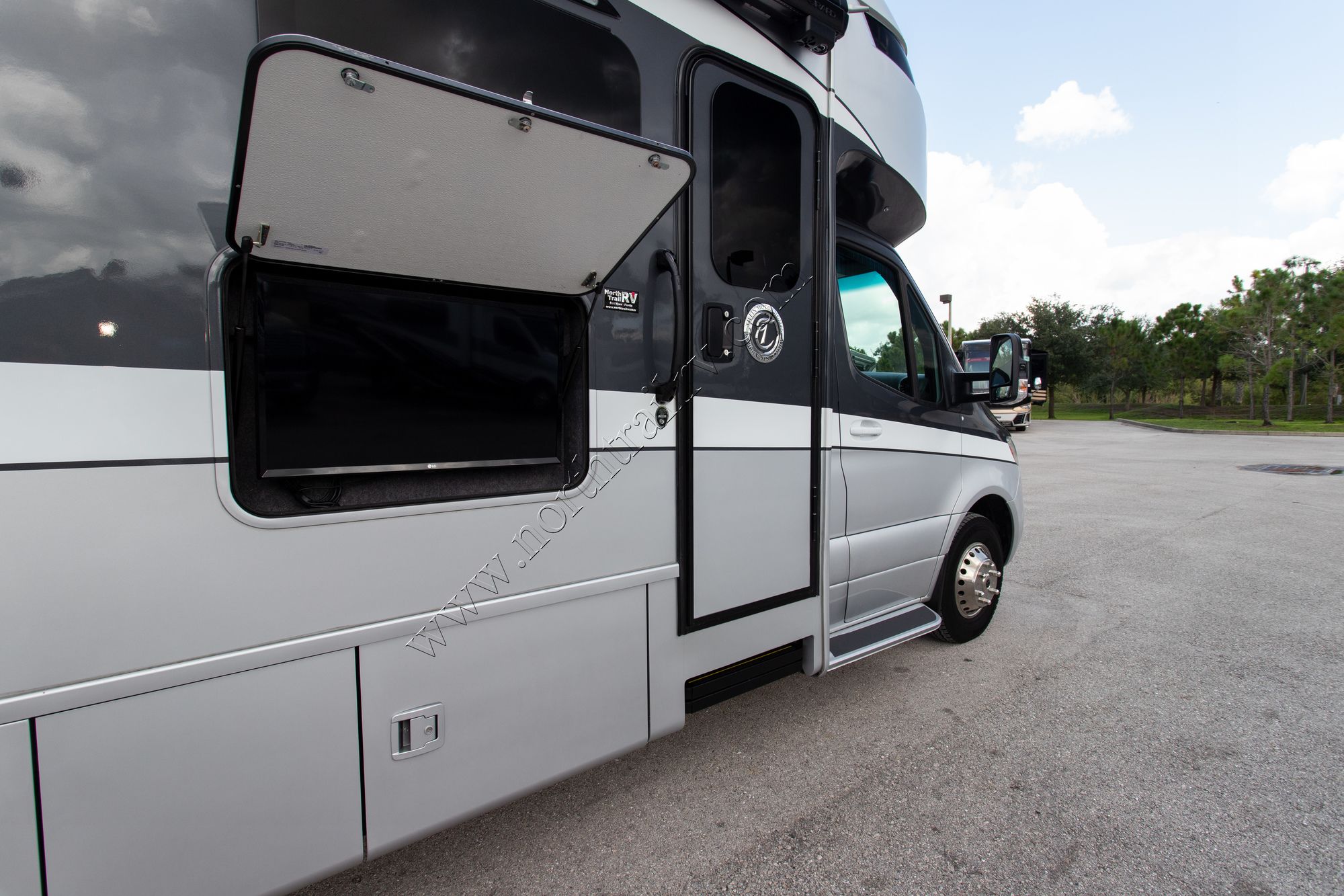 Used 2020 Tiffin Motor Homes Wayfarer 25TW Class C  For Sale