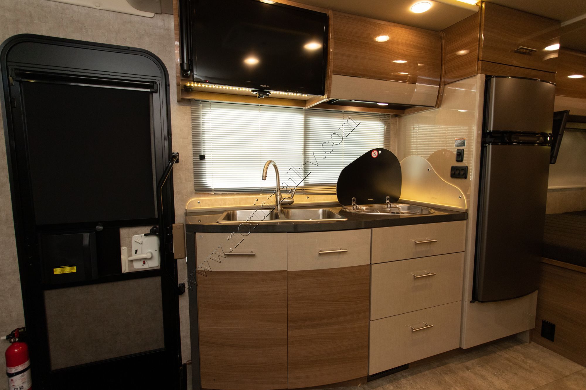 Used 2016 Winnebago View 24J Class C  For Sale