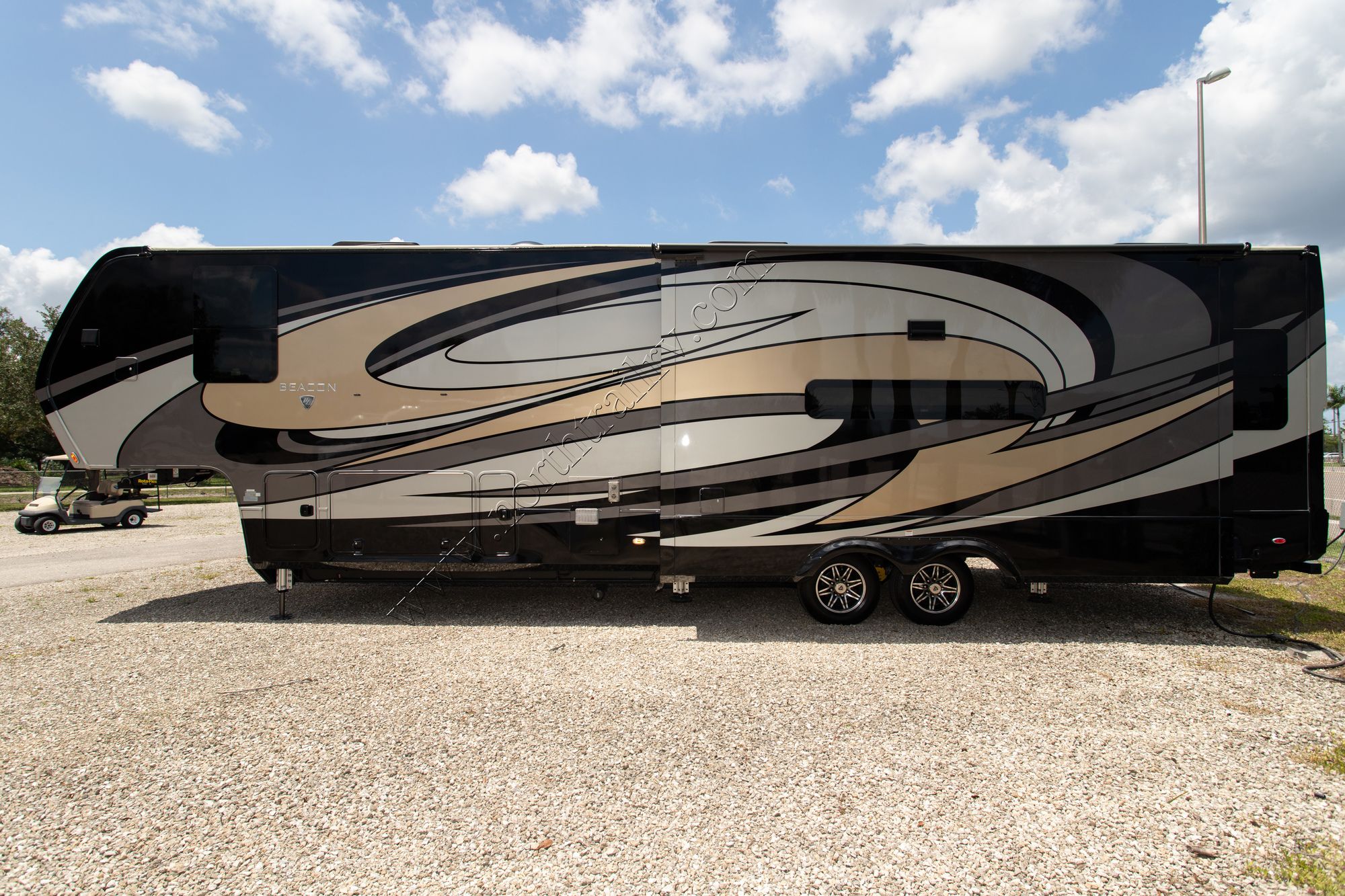 Used 2020 Vanleigh Beacon 39RLB Fifth Wheel  For Sale