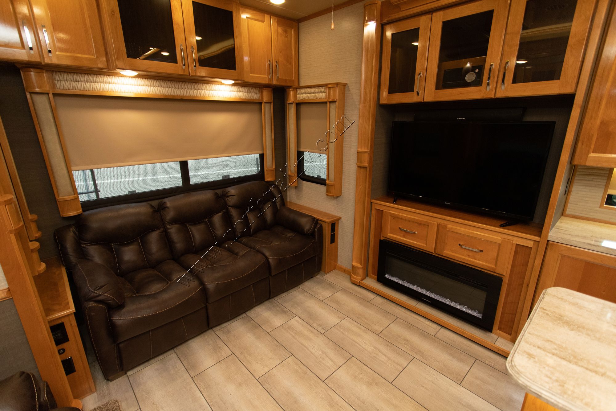 Used 2020 Vanleigh Beacon 39RLB Fifth Wheel  For Sale