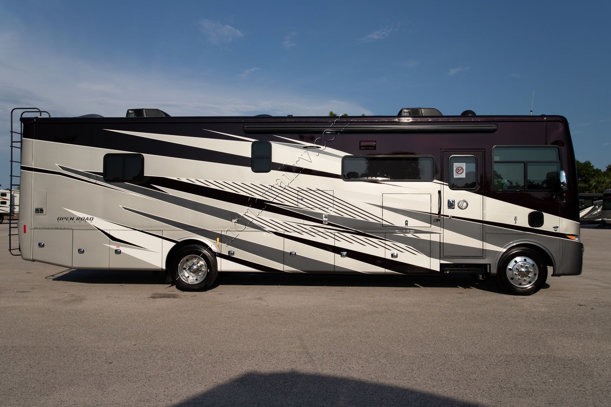 New 2022 Tiffin Motor Homes Allegro 36LA Class A  For Sale