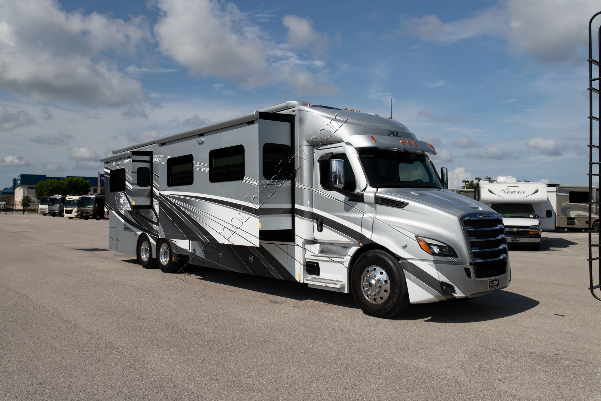 New 2022 Renegade Rv Xl X43DB Super C  For Sale