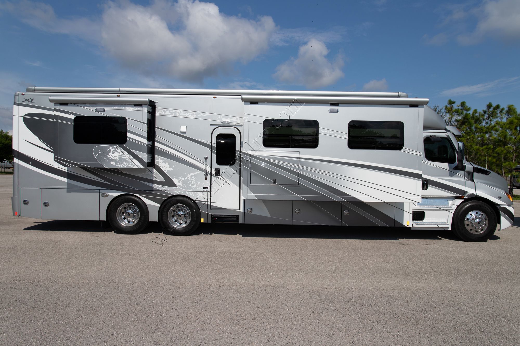 New 2022 Renegade Rv Xl X43DB Super C  For Sale