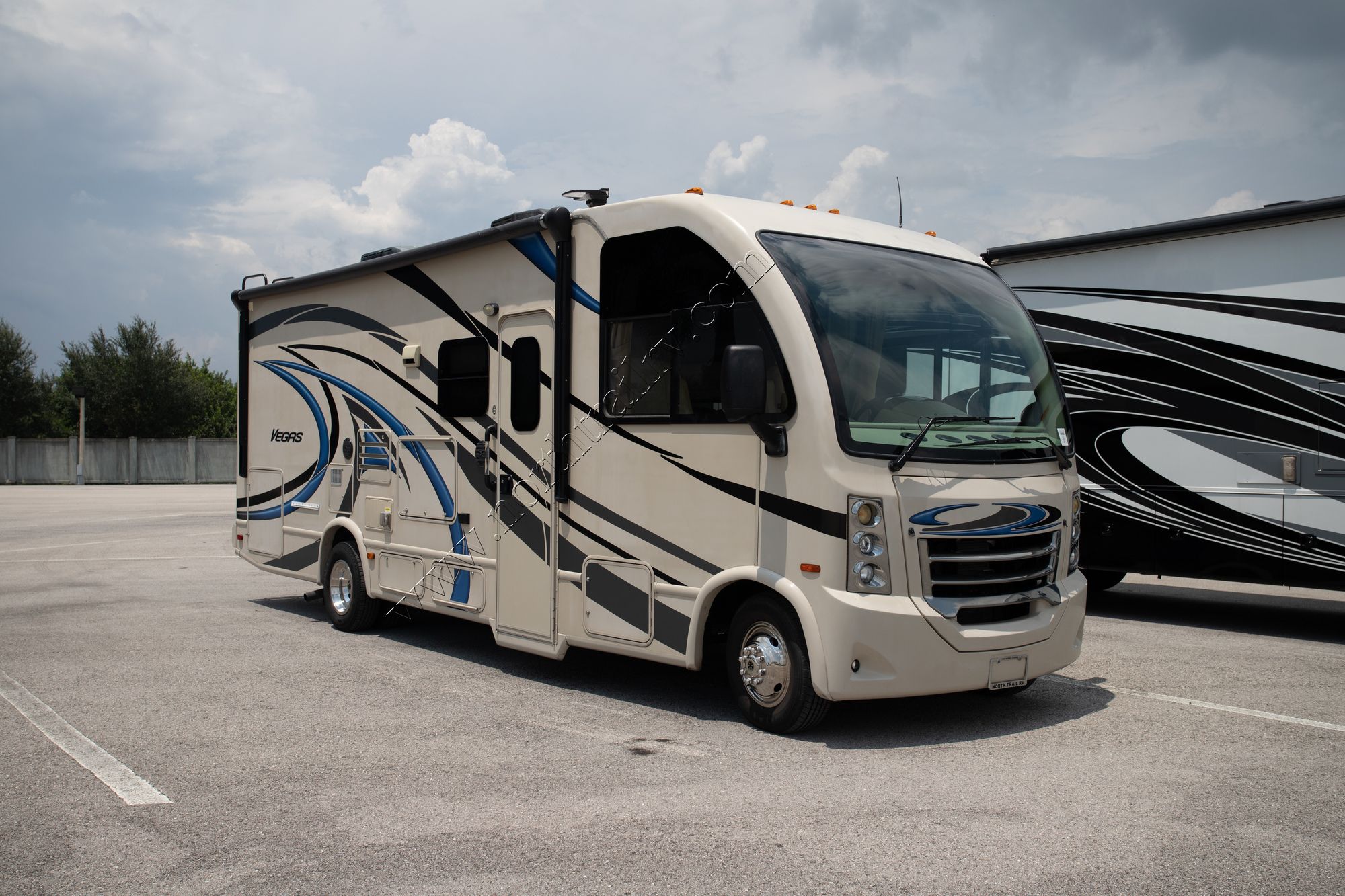 Used 2017 Thor Vegas 25.4 Class A  For Sale