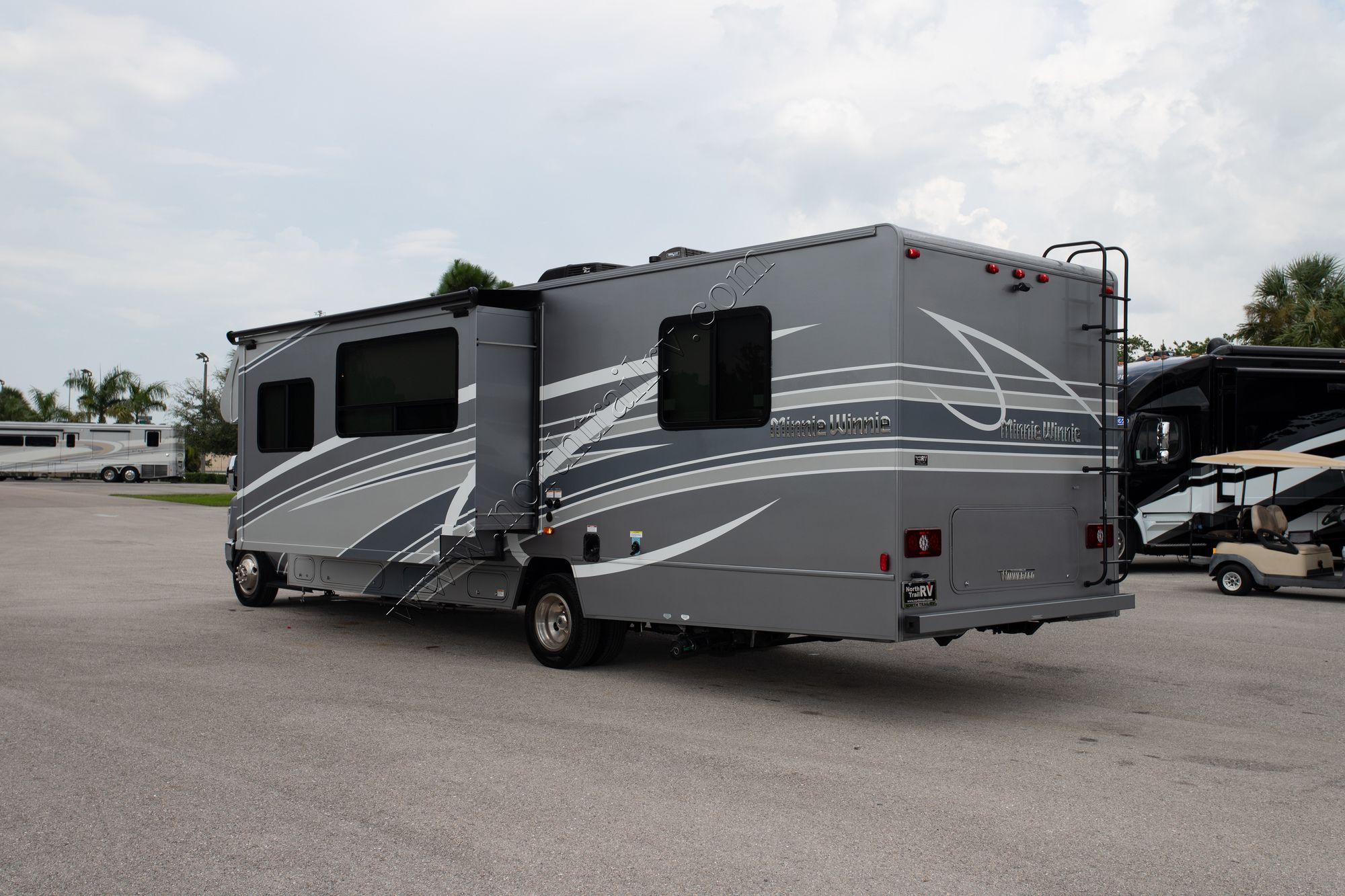 Used 2021 Winnebago Minnie Winnie 31K Class C  For Sale