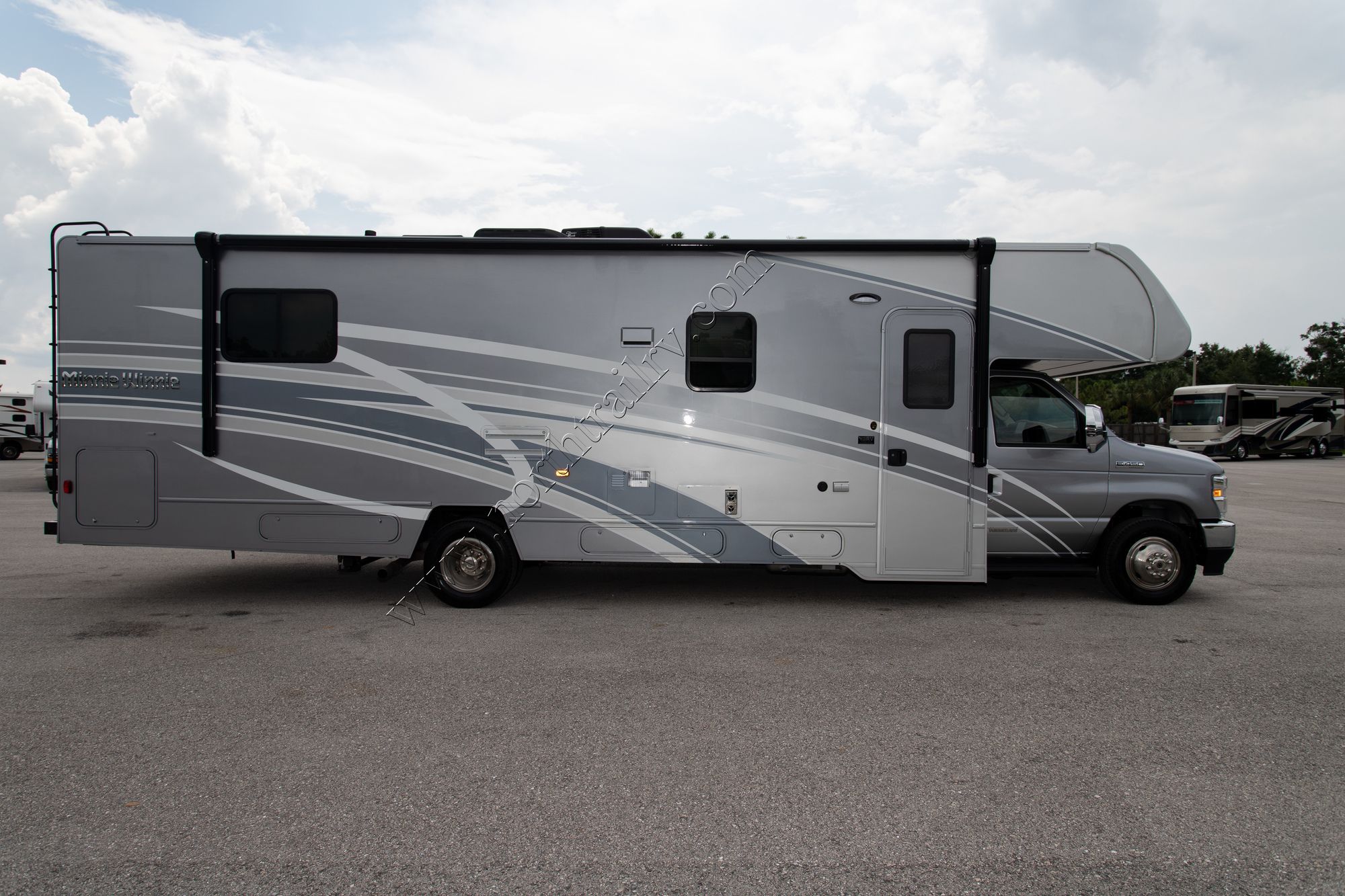 Used 2021 Winnebago Minnie Winnie 31K Class C  For Sale