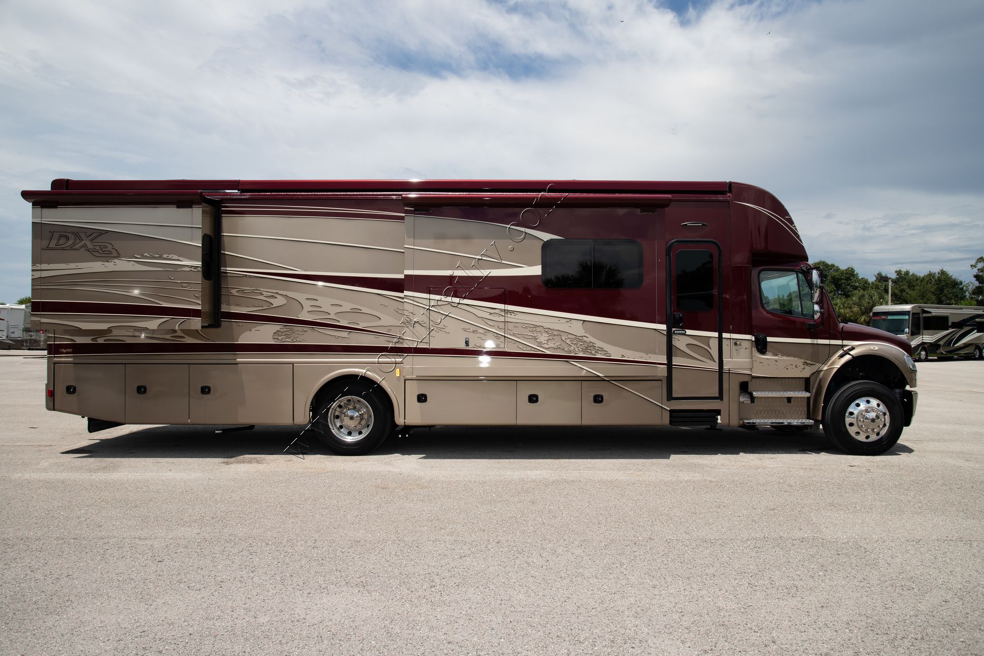 Used 2019 Dynamax Dx3 37TS Super C  For Sale