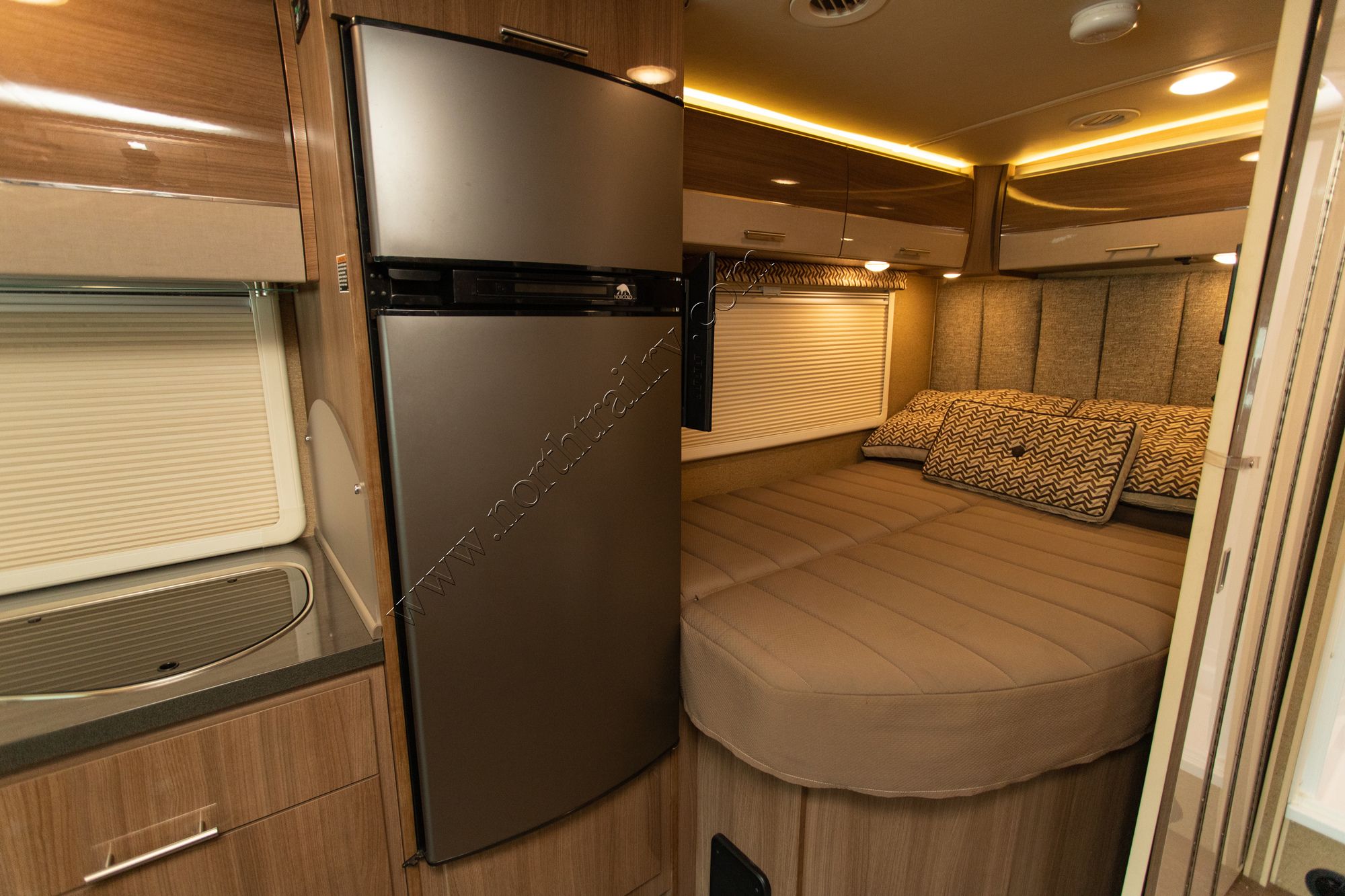 Used 2017 Winnebago Via 25P Class A  For Sale