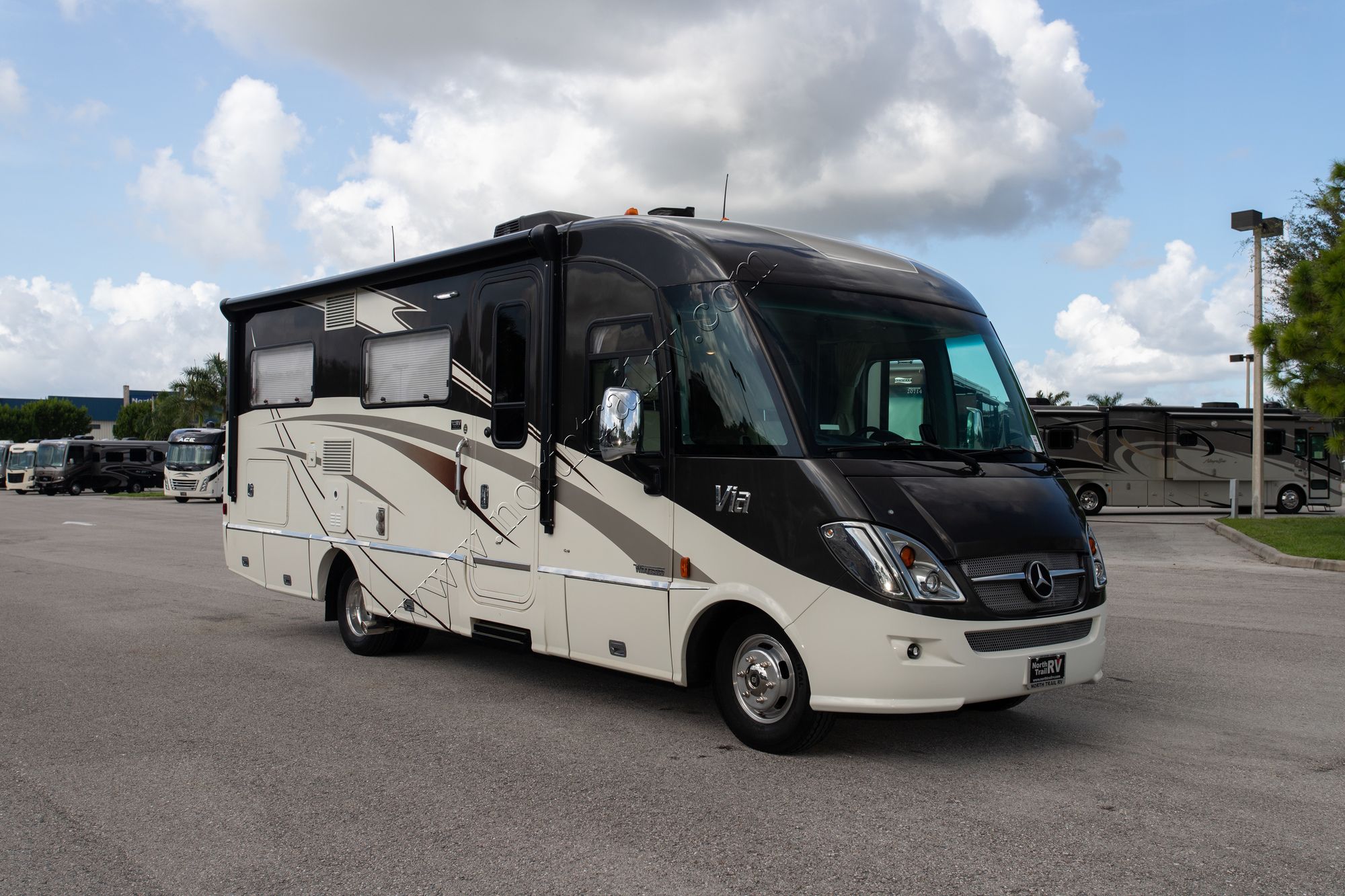 Used 2017 Winnebago Via 25P Class A  For Sale