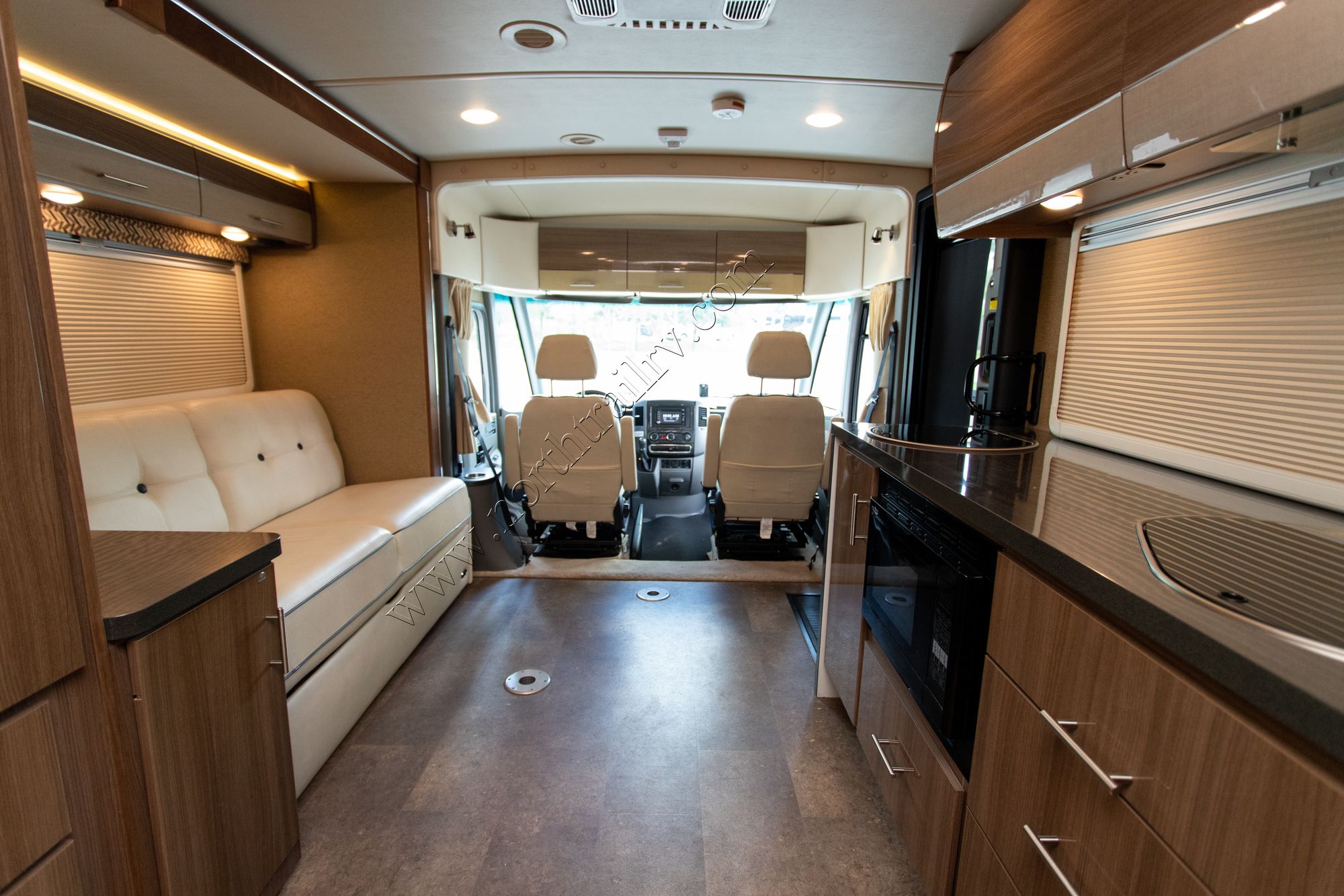 Used 2017 Winnebago Via 25P Class A  For Sale