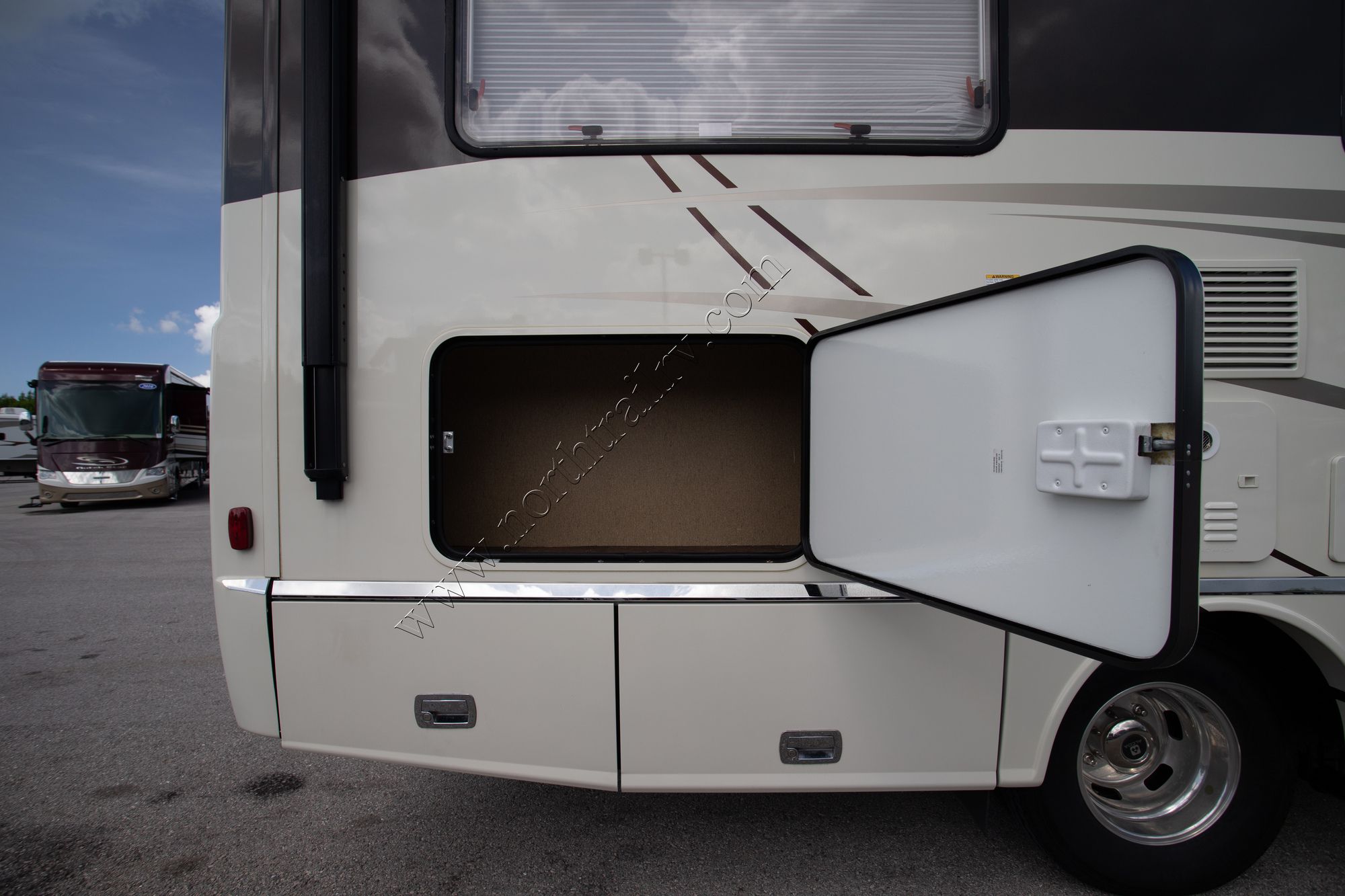 Used 2017 Winnebago Via 25P Class A  For Sale