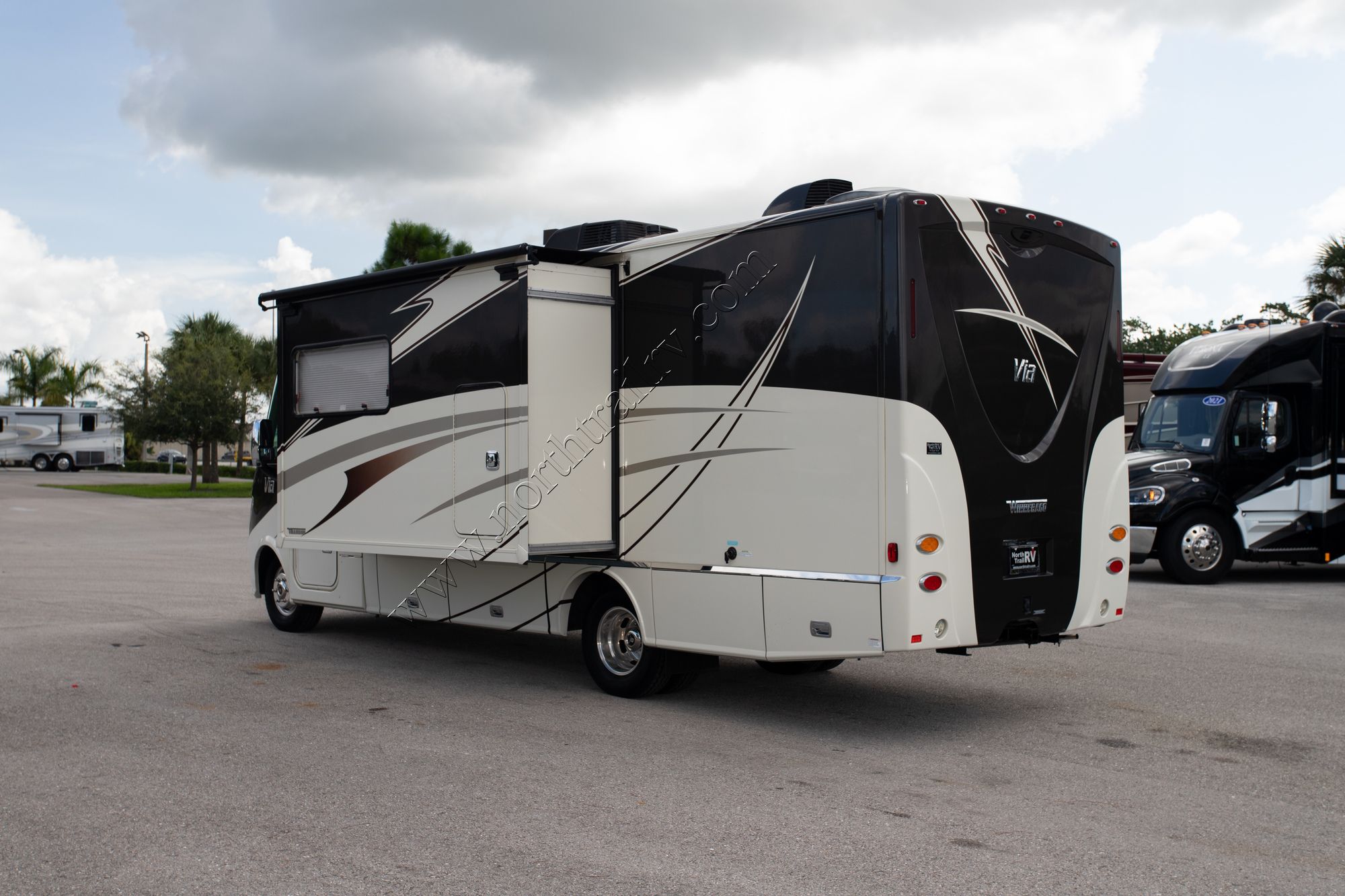 Used 2017 Winnebago Via 25P Class A  For Sale