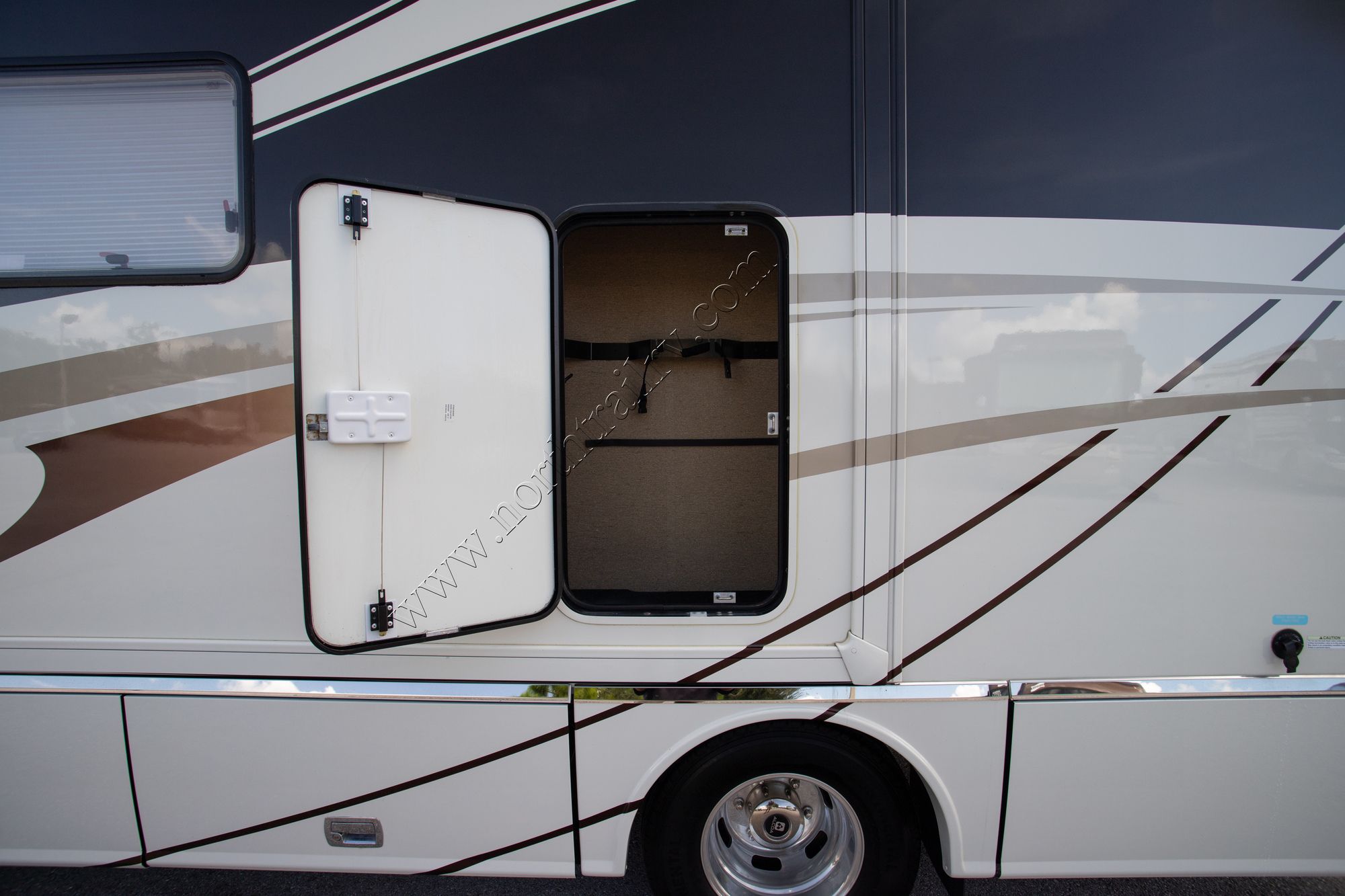 Used 2017 Winnebago Via 25P Class A  For Sale