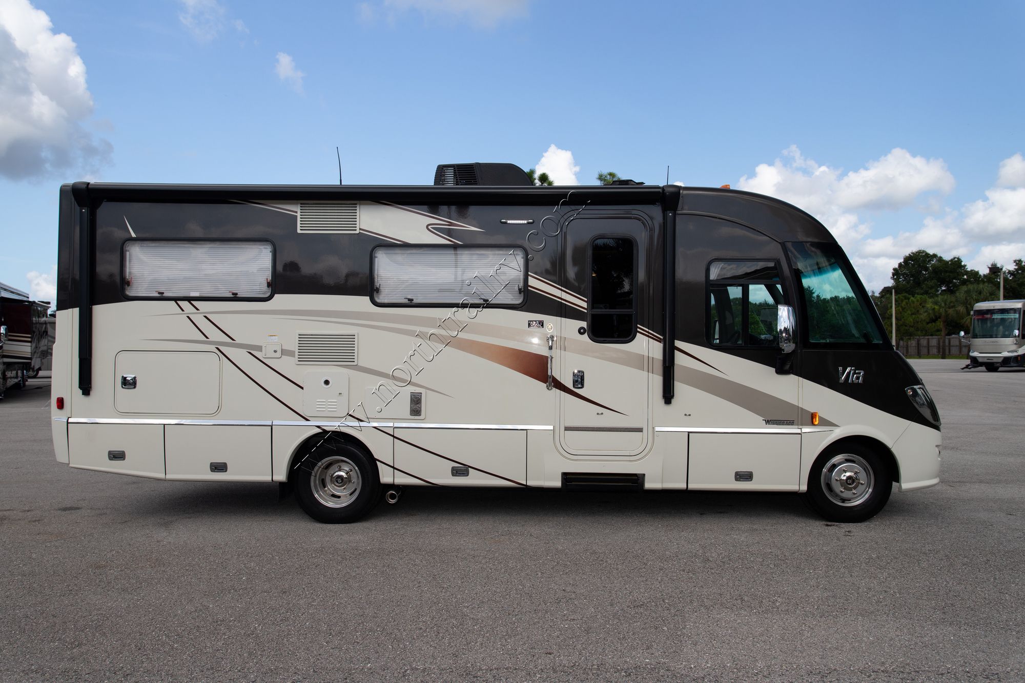 Used 2017 Winnebago Via 25P Class A  For Sale