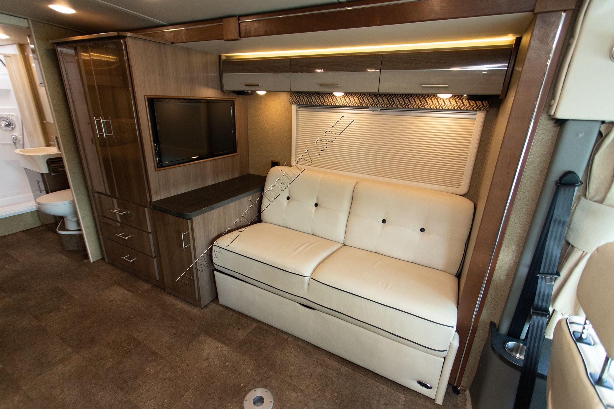 Used 2017 Winnebago Via 25P Class A  For Sale