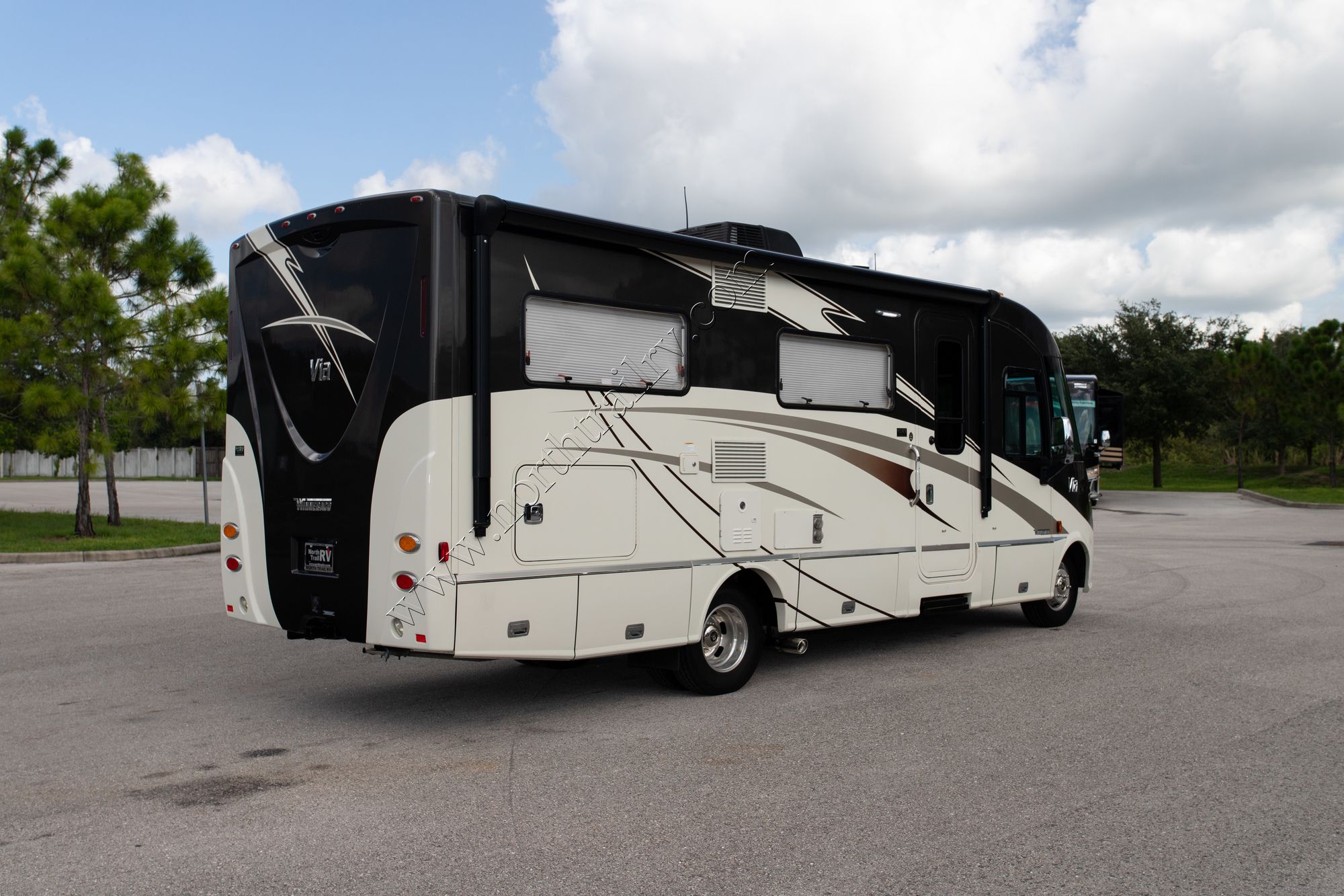 Used 2017 Winnebago Via 25P Class A  For Sale