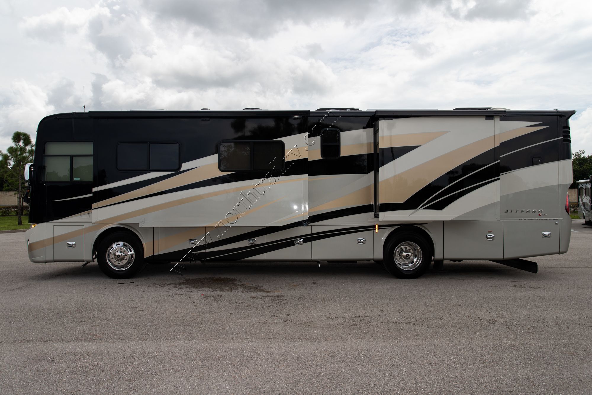 New 2021 Tiffin Motor Homes Allegro Red 37BA Class A  For Sale