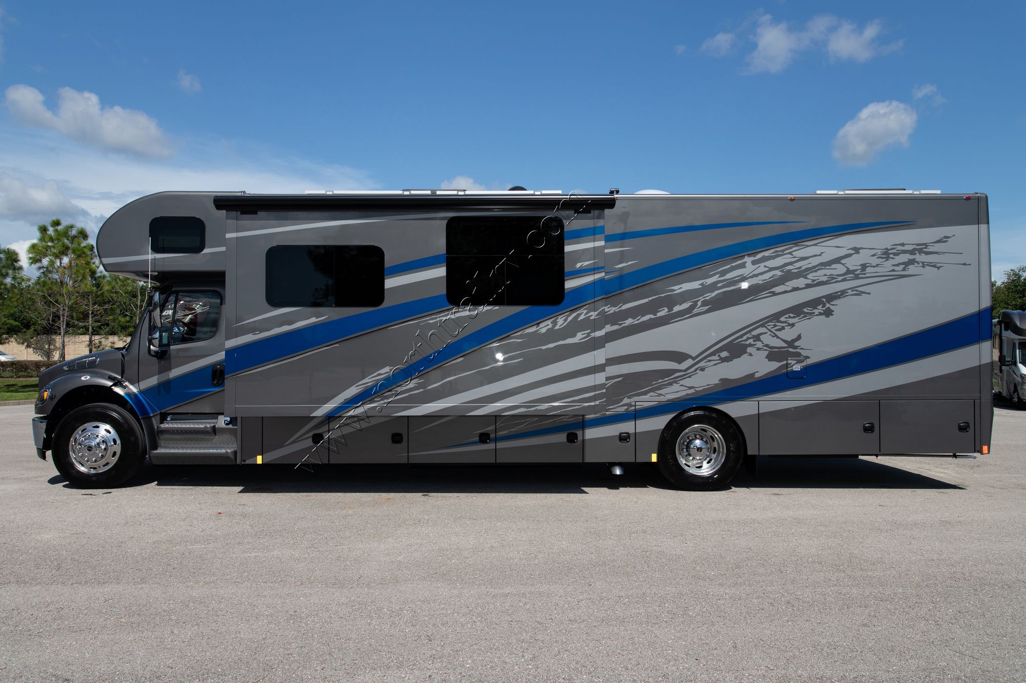 New 2022 Renegade Rv Valencia 38BB Super C  For Sale