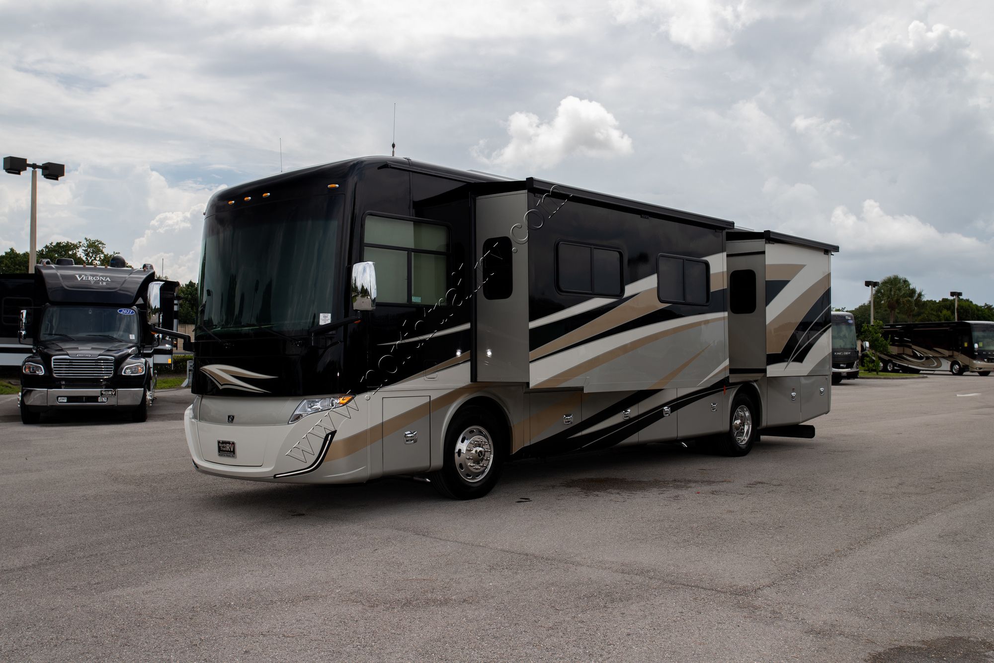 New 2021 Tiffin Motor Homes Allegro Red 37BA Class A  For Sale