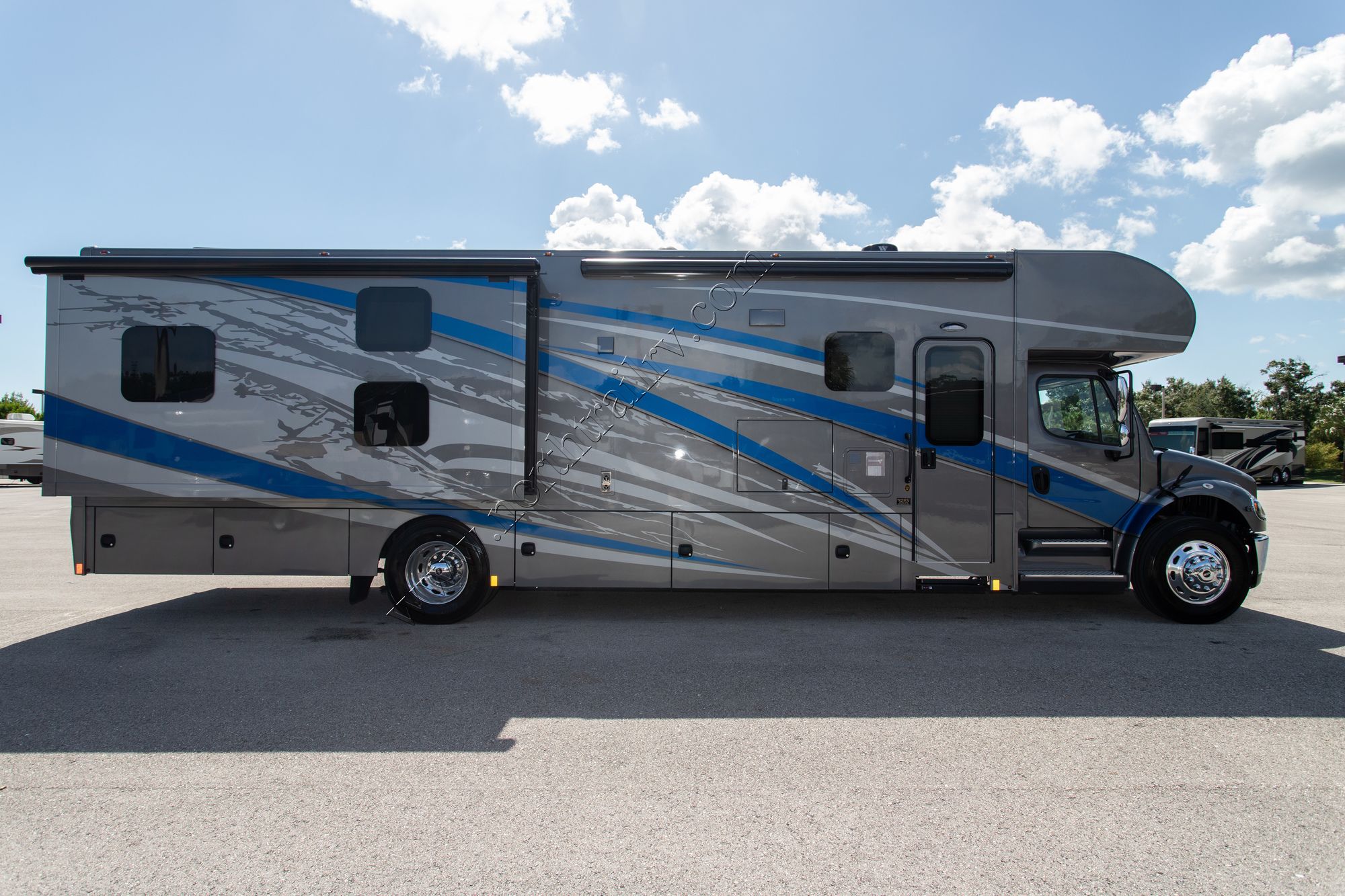 New 2022 Renegade Rv Valencia 38BB Super C  For Sale