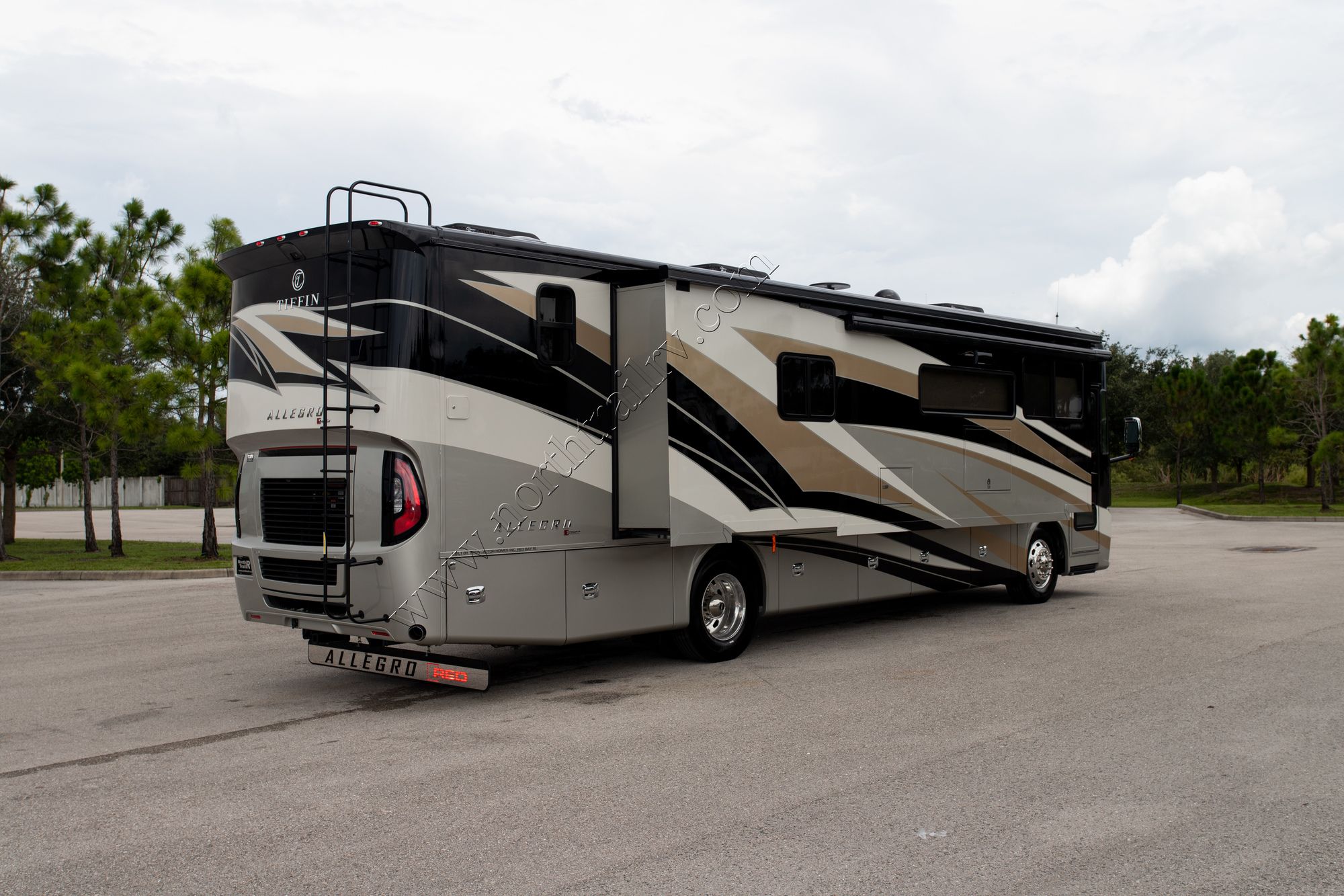 New 2021 Tiffin Motor Homes Allegro Red 37BA Class A  For Sale