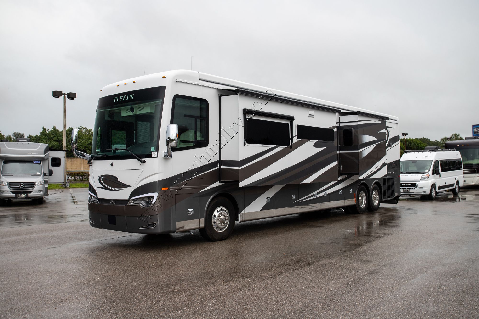 New 2022 Tiffin Motor Homes Allegro Bus 45OPP Class A  For Sale