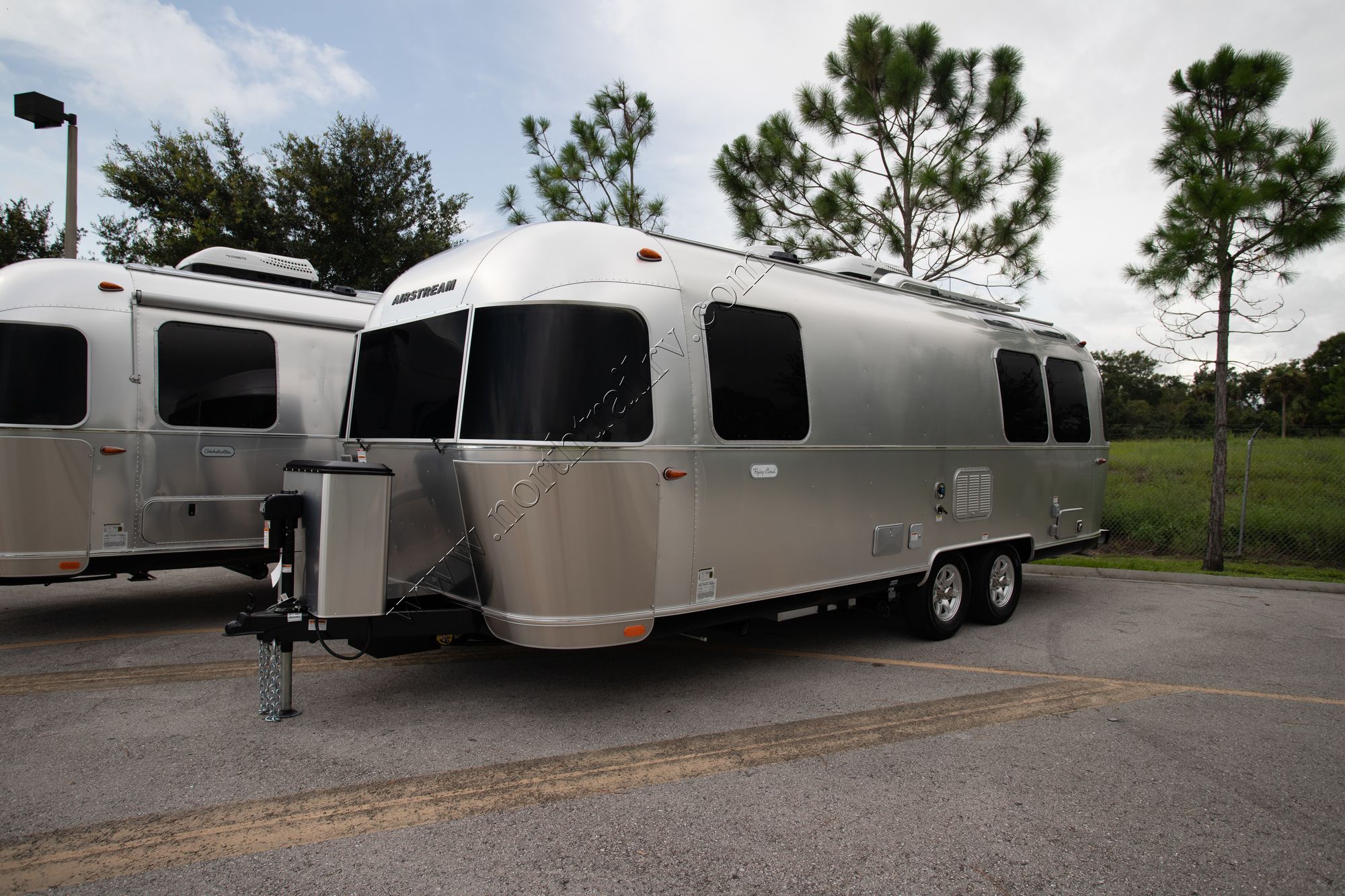 New 2021 Airstream Flying Cloud 25FB Travel Trailer  For Sale