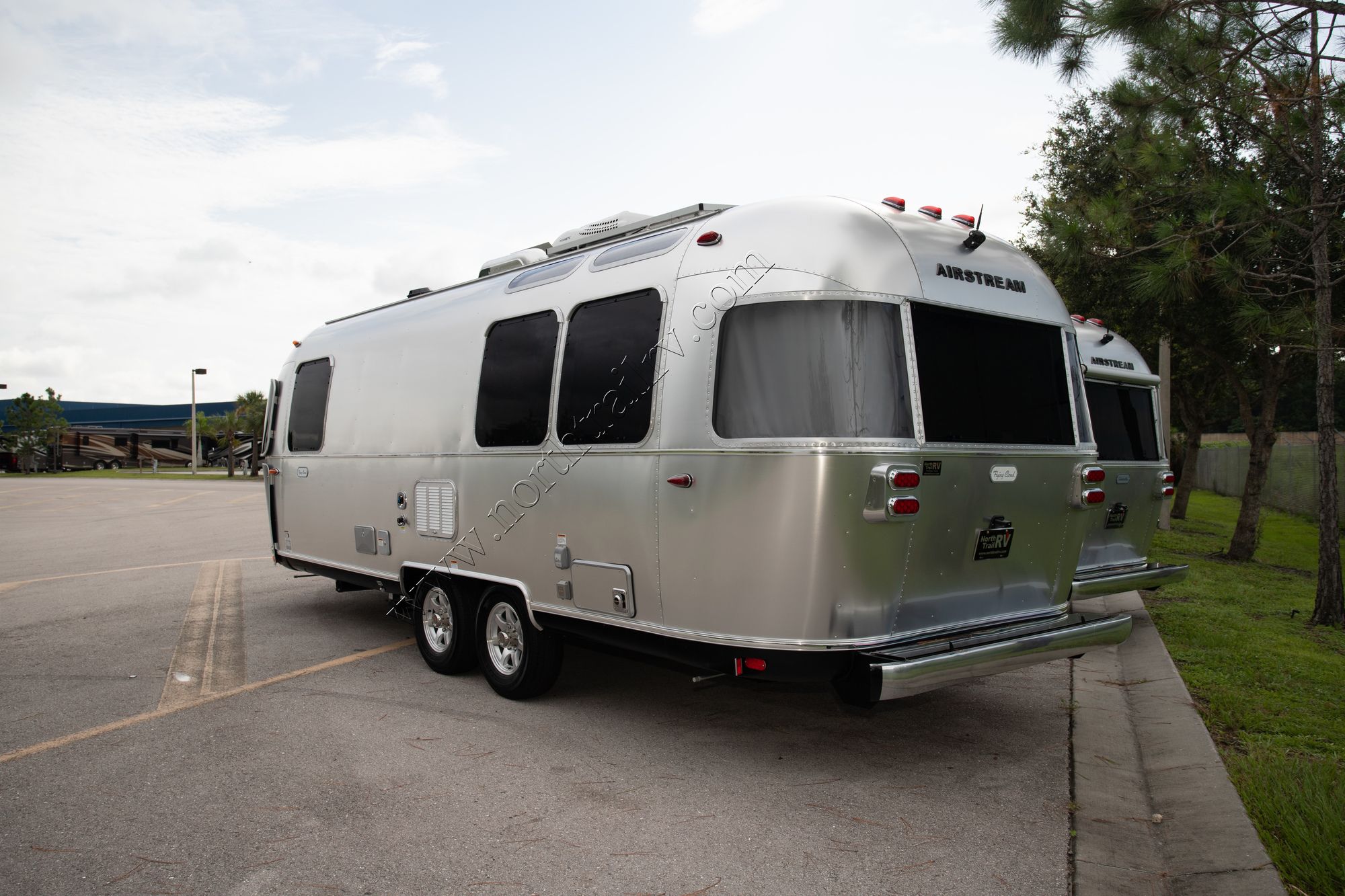 New 2021 Airstream Flying Cloud 25FB Travel Trailer  For Sale