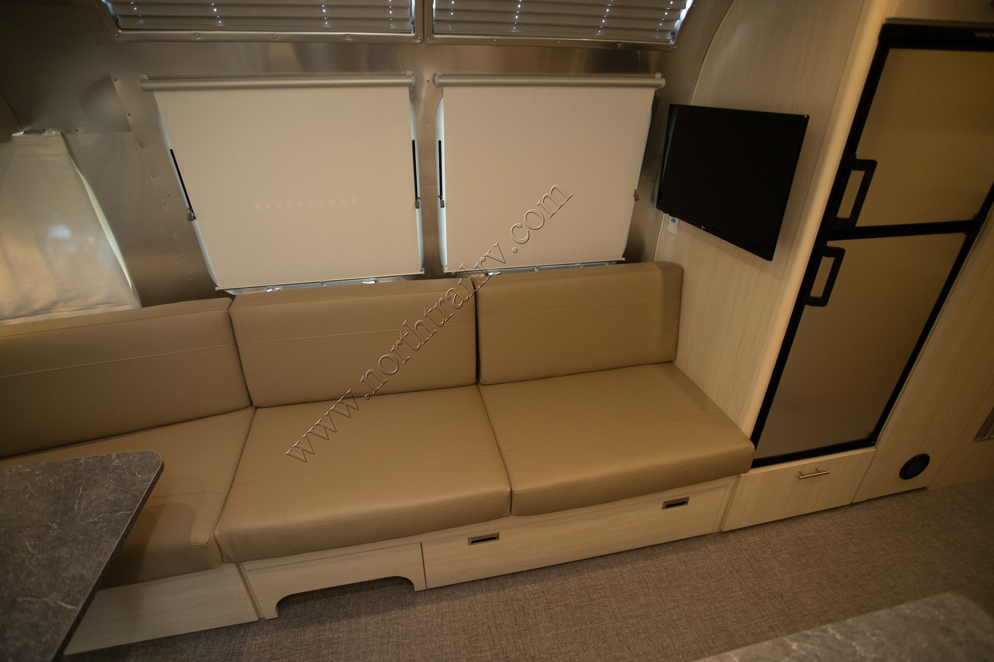 New 2021 Airstream Flying Cloud 25FB Travel Trailer  For Sale