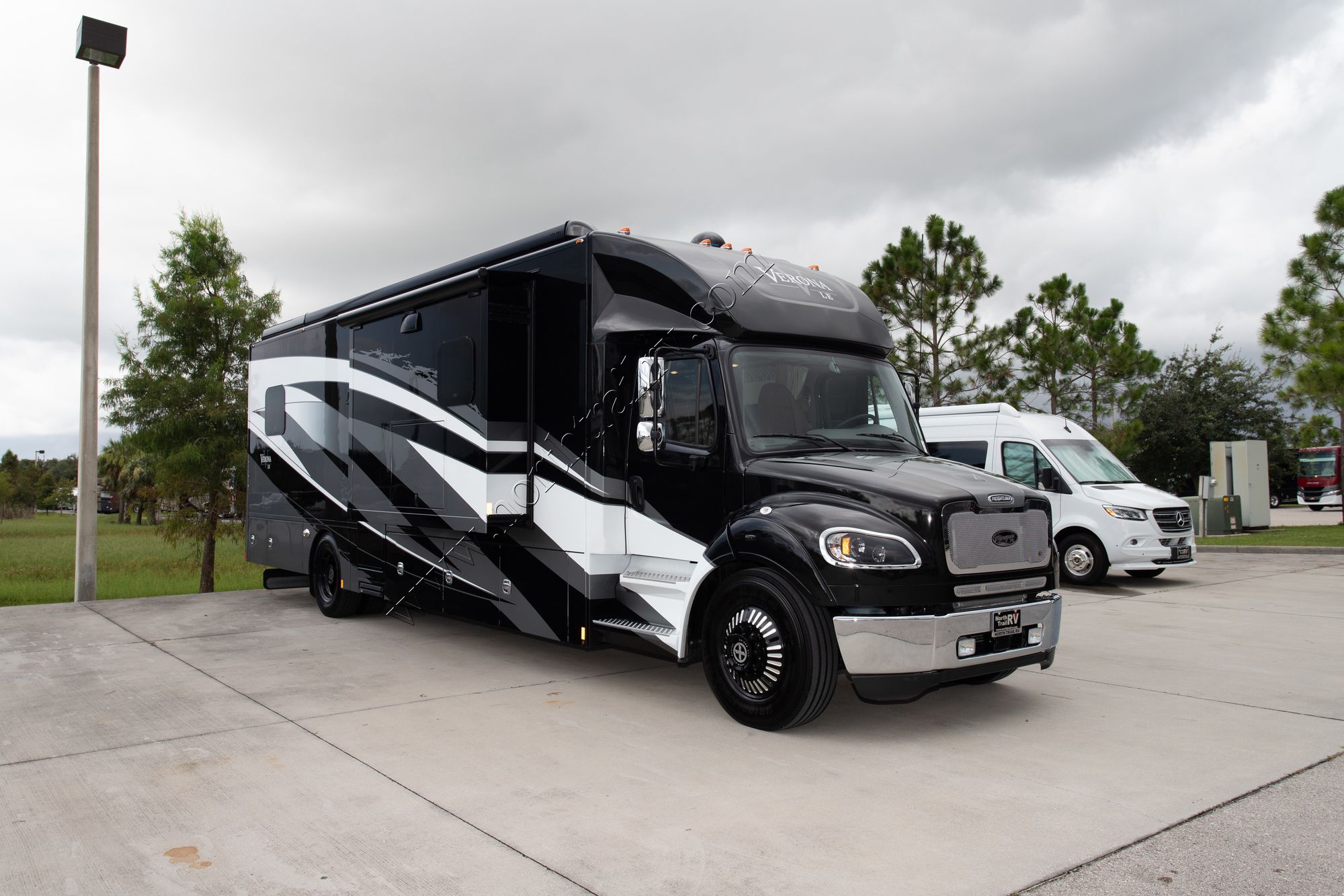 New 2022 Renegade Rv Verona Le 38LDG Super C  For Sale