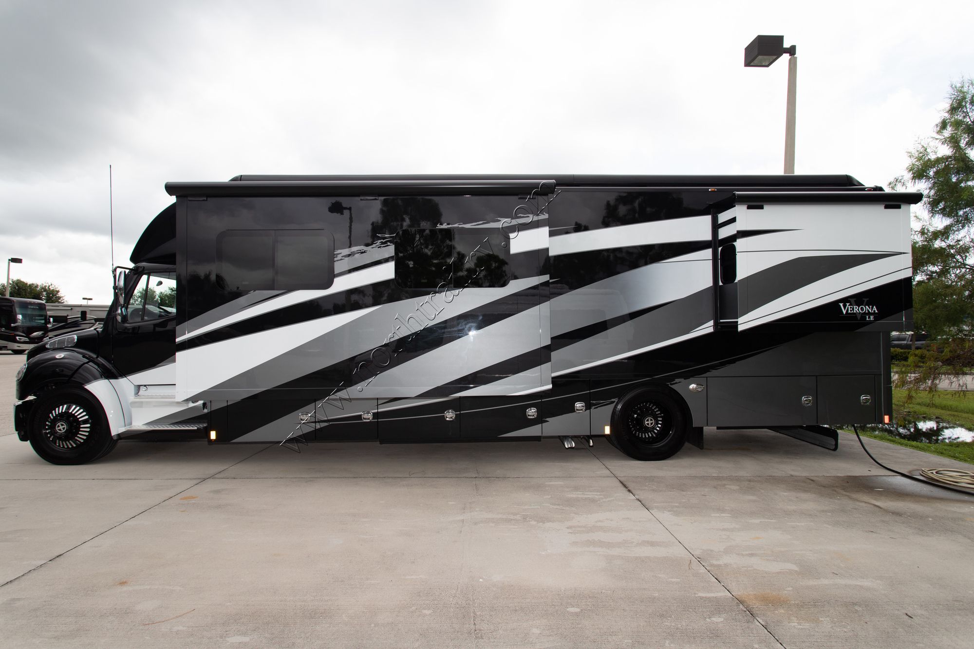 New 2022 Renegade Rv Verona Le 38LDG Super C  For Sale