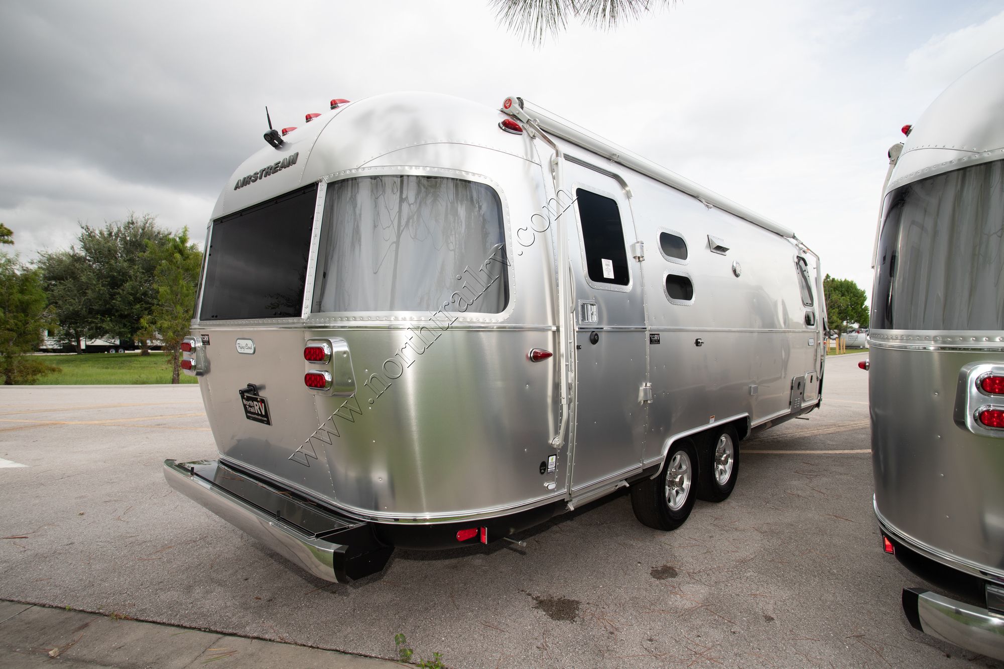 New 2021 Airstream Flying Cloud 25FB Travel Trailer  For Sale