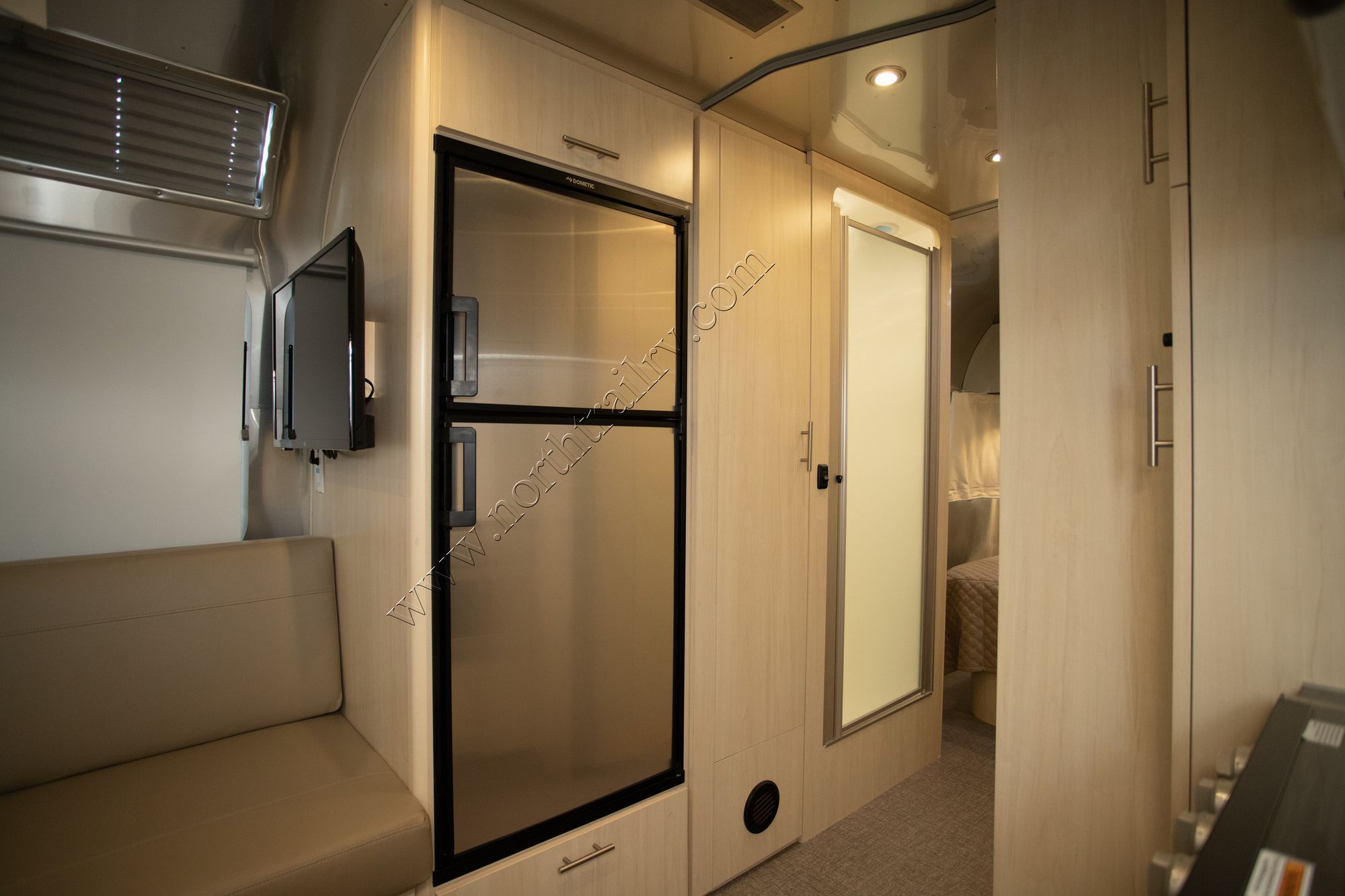 New 2021 Airstream Flying Cloud 25FB Travel Trailer  For Sale