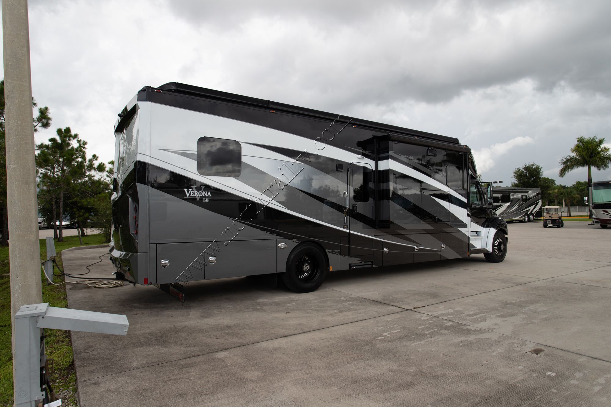 New 2022 Renegade Rv Verona Le 38LDG Super C  For Sale