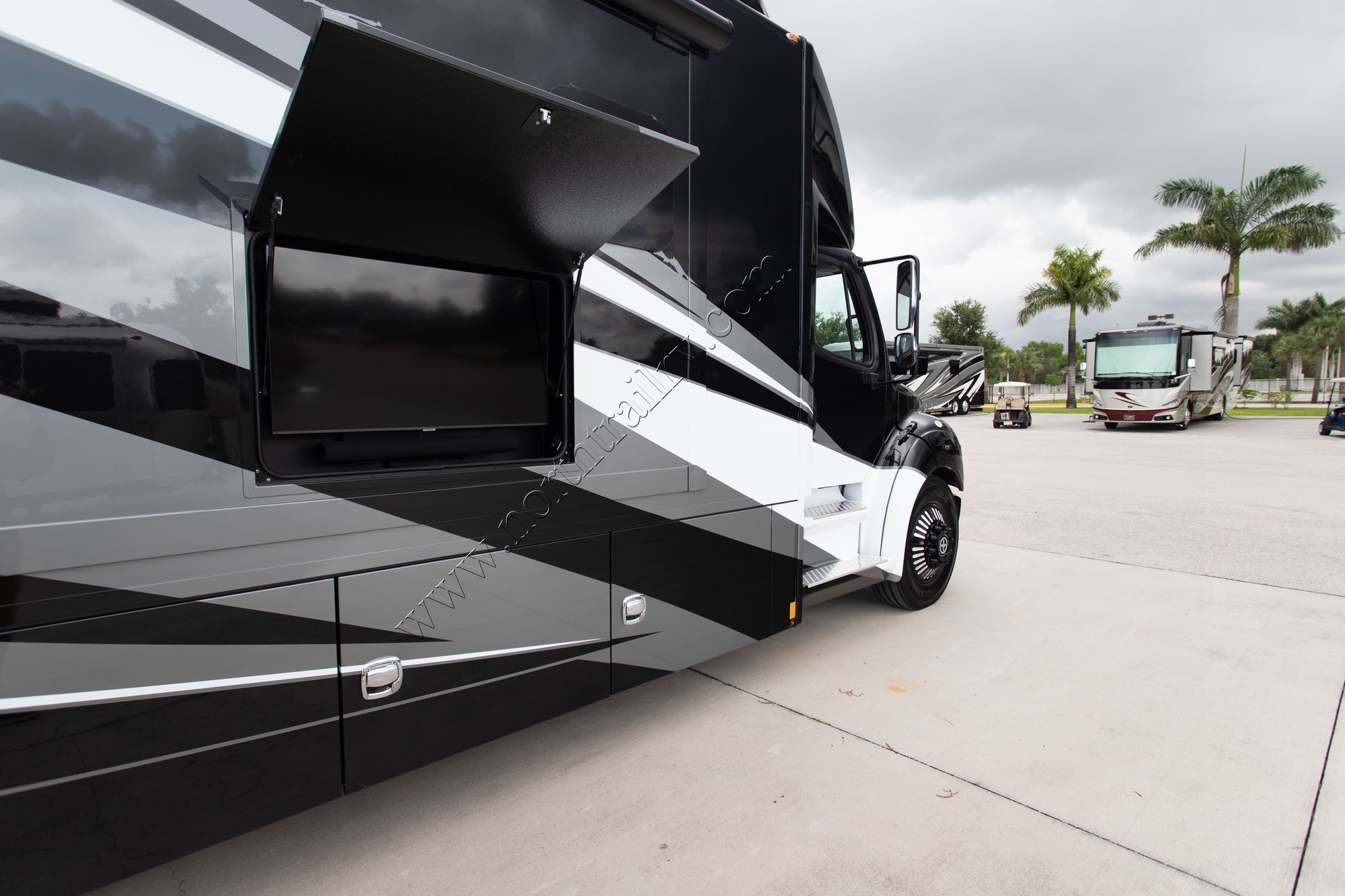 New 2022 Renegade Rv Verona Le 38LDG Super C  For Sale