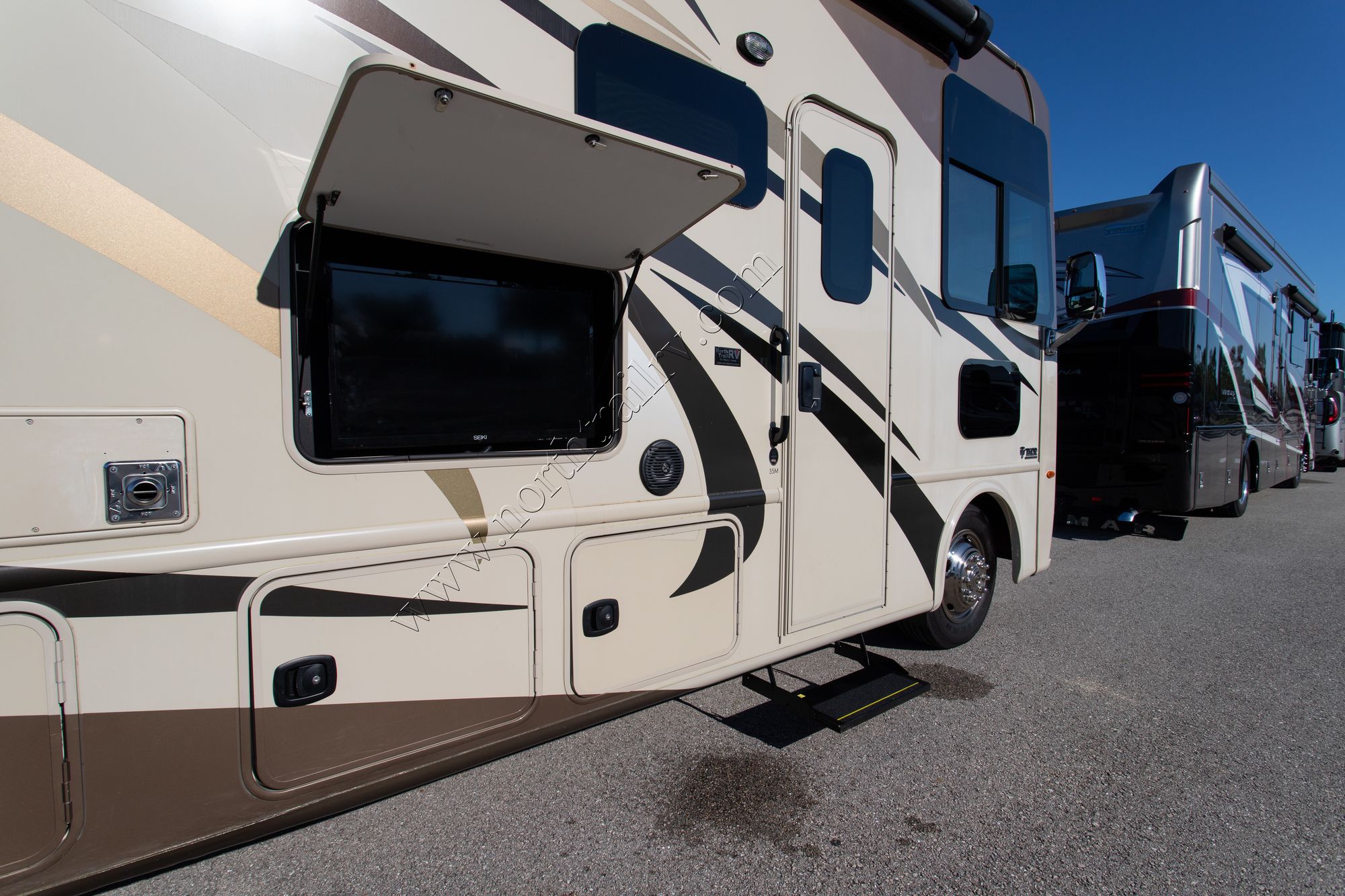 Used 2017 Thor Windsport 35M Class A  For Sale