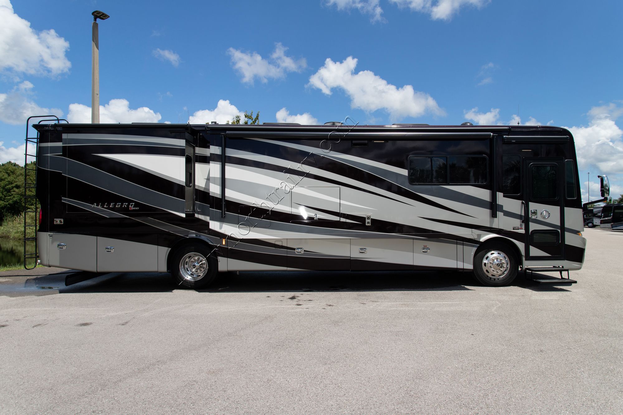 Used 2018 Tiffin Motor Homes Allegro Red 37AP Class A  For Sale