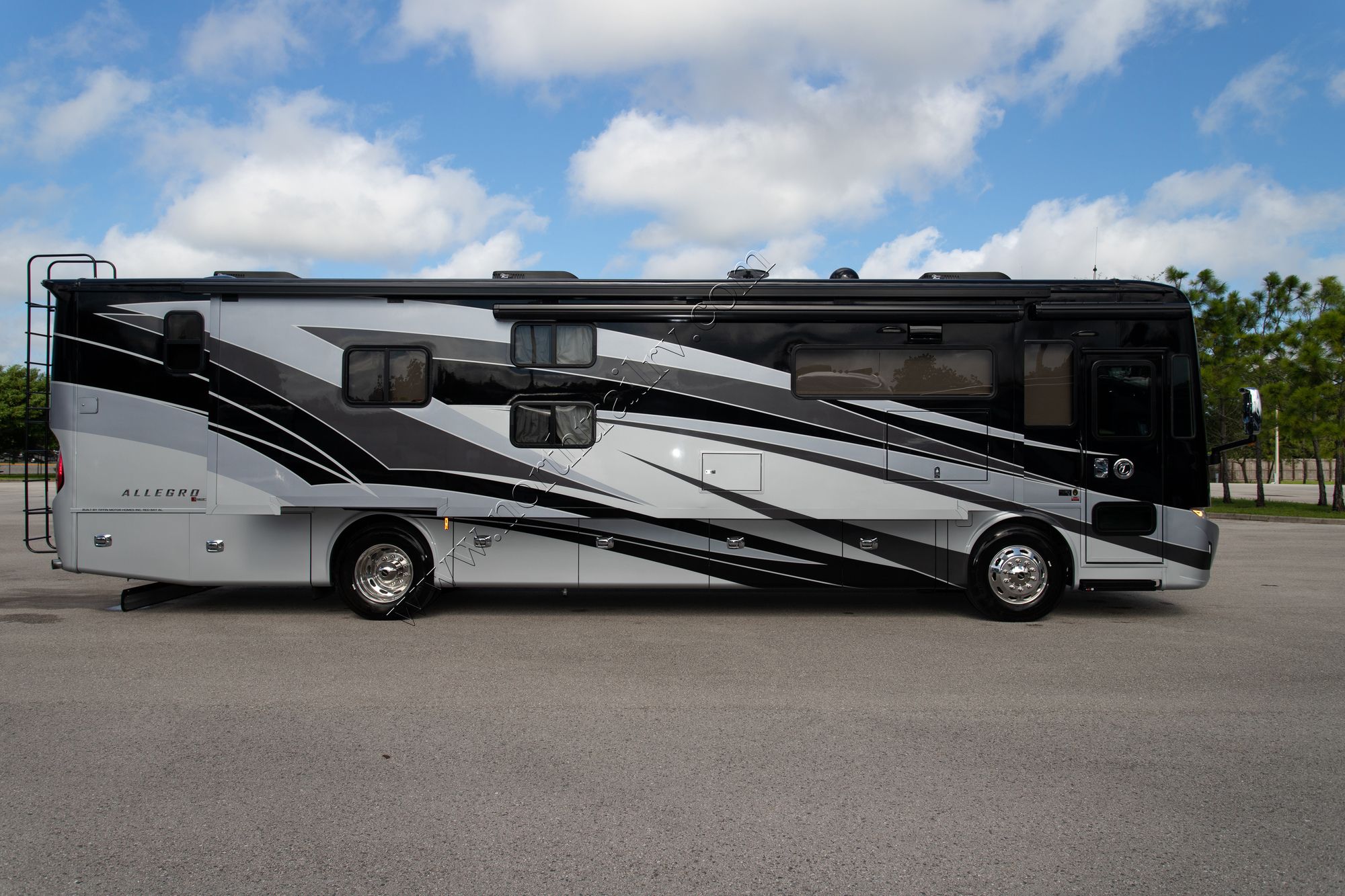 New 2021 Tiffin Motor Homes Allegro Red 38KA Class A  For Sale