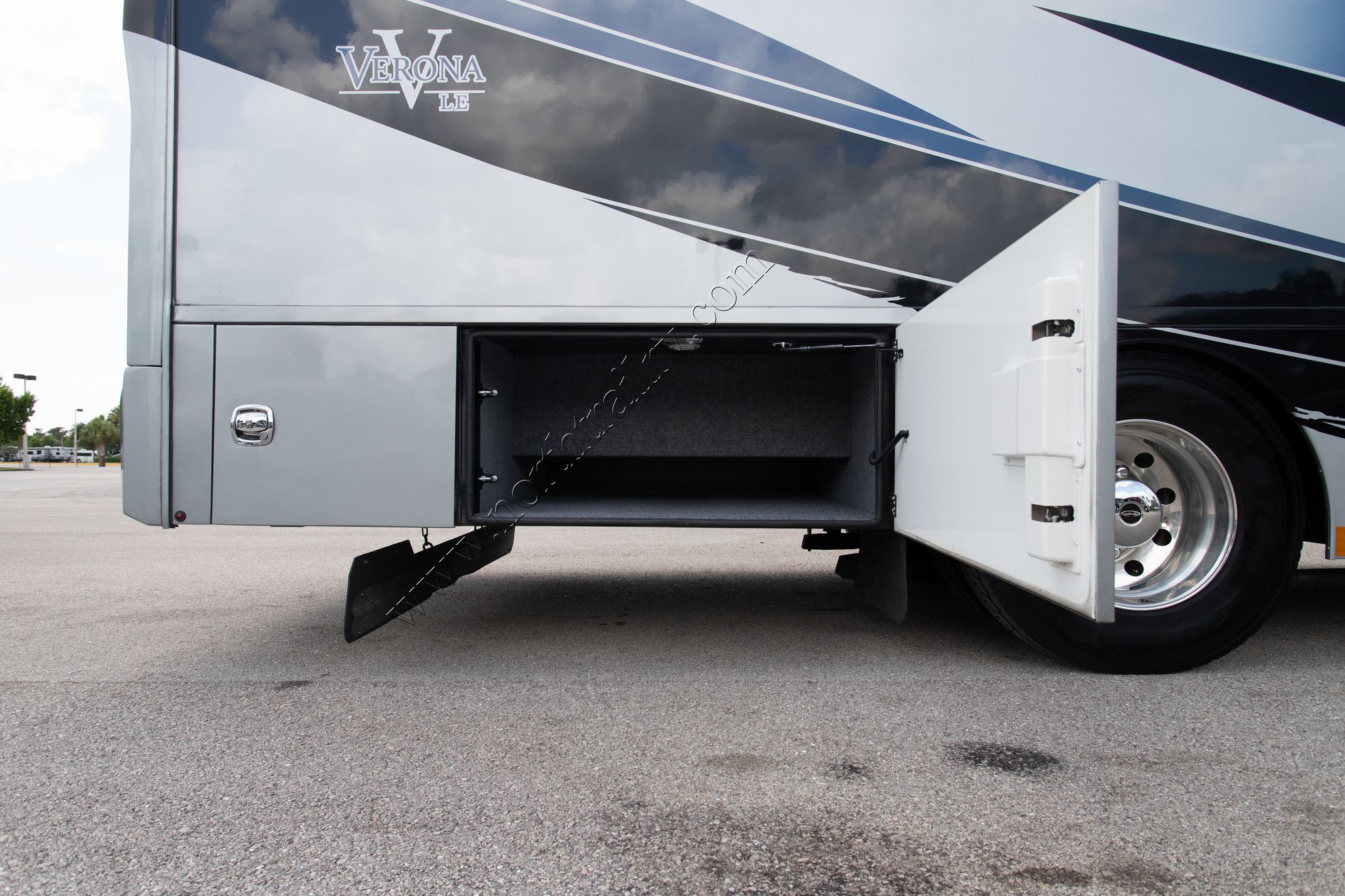 Used 2021 Renegade Rv Verona Le 38LDG Super C  For Sale